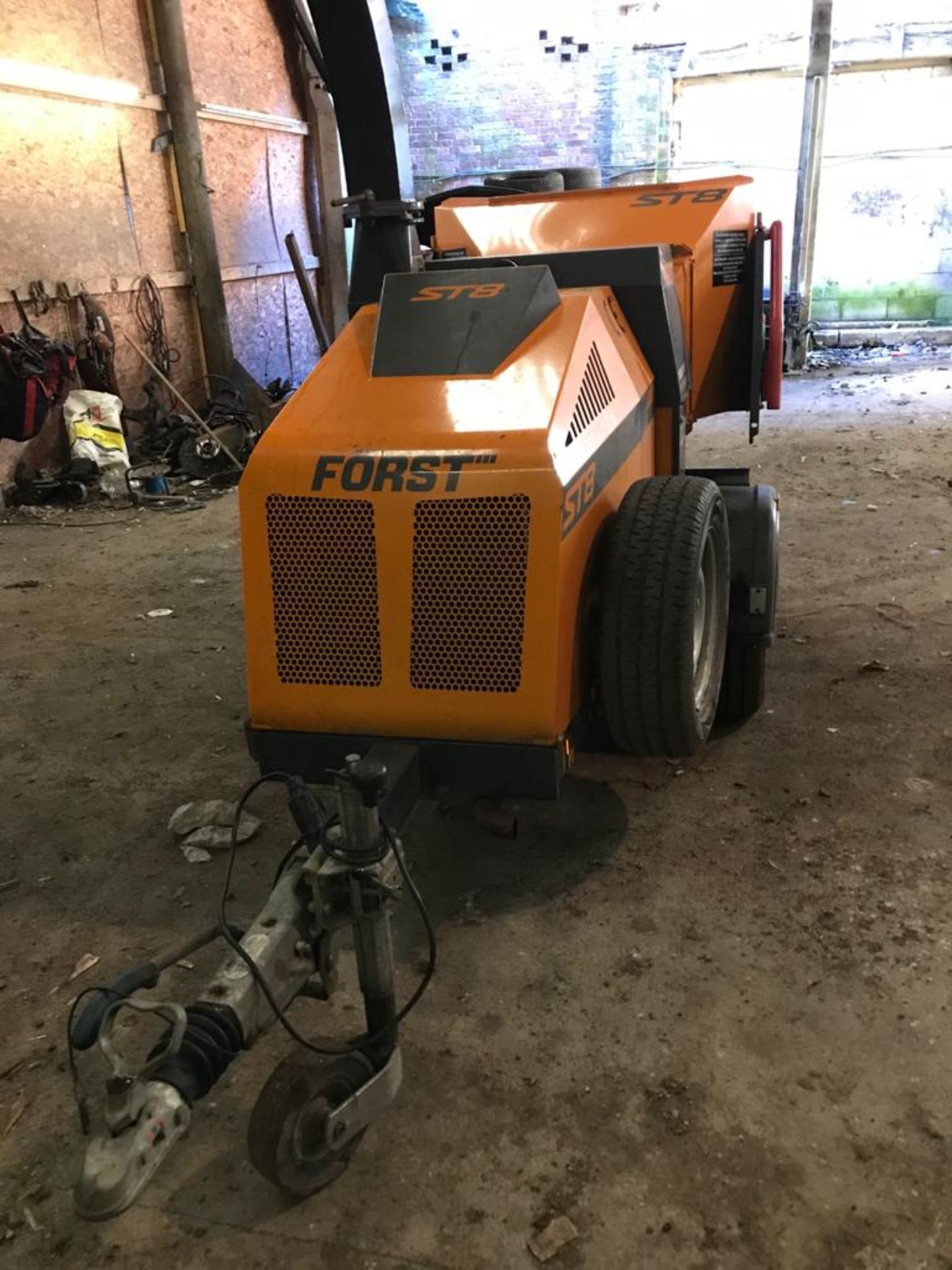 FORST ST8 TOWABLE SINGLE AXLE WOOD CHIPPER IN PERFECT WORKING ORDER, ONLY 182 HOURS *NO VAT* - Image 3 of 8