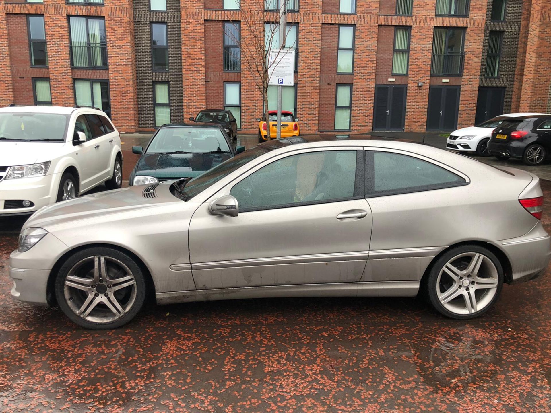 2008/58 REG MERCEDES-BENZ CLC180 KOMP SPORT AUTO 1.8 PETROL SILVER COUPE, SHOWING 3 FORMER KEEPERS - Image 2 of 7