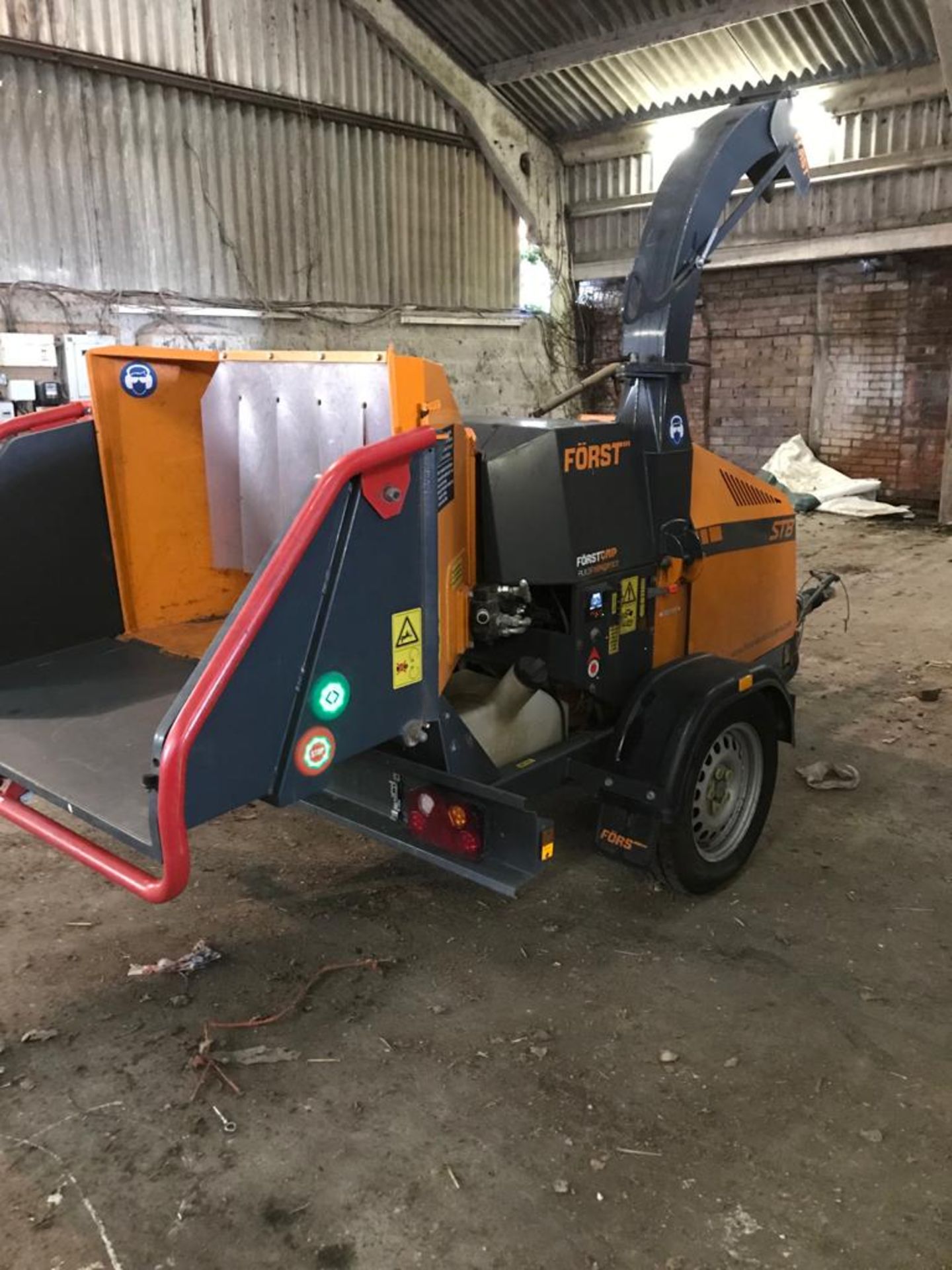 FORST ST8 TOWABLE SINGLE AXLE WOOD CHIPPER IN PERFECT WORKING ORDER, ONLY 182 HOURS *NO VAT* - Image 4 of 8