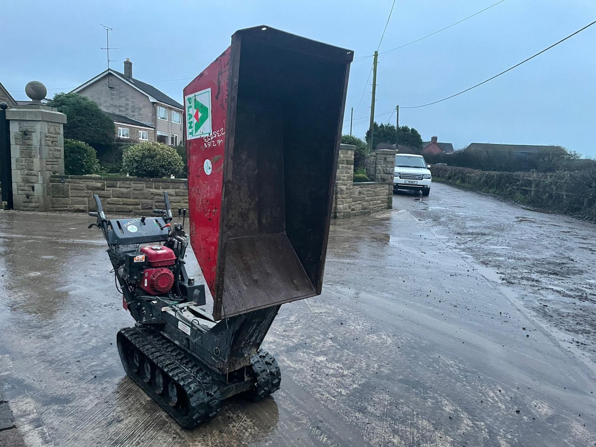 TASKMAN WALK BEHIND TRACKED DUMPER, HONDA PETROL ENGINE, HI TIP, RUNS, DRIVES & LIFTS *PLUS VAT* - Image 5 of 6