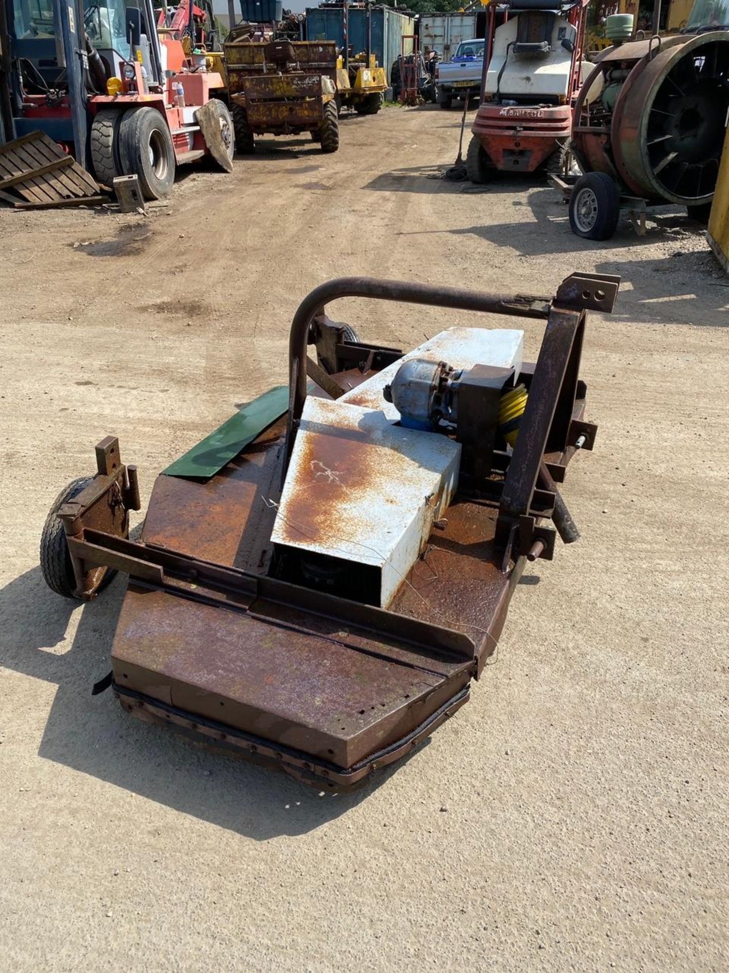 6FT TOPPER TO SUIT TRACTOR, NEW BELTS 18 MONTHS AGO, SCRUFFY LOOKING CONDITION BUT WORKING ORDER - Image 3 of 5