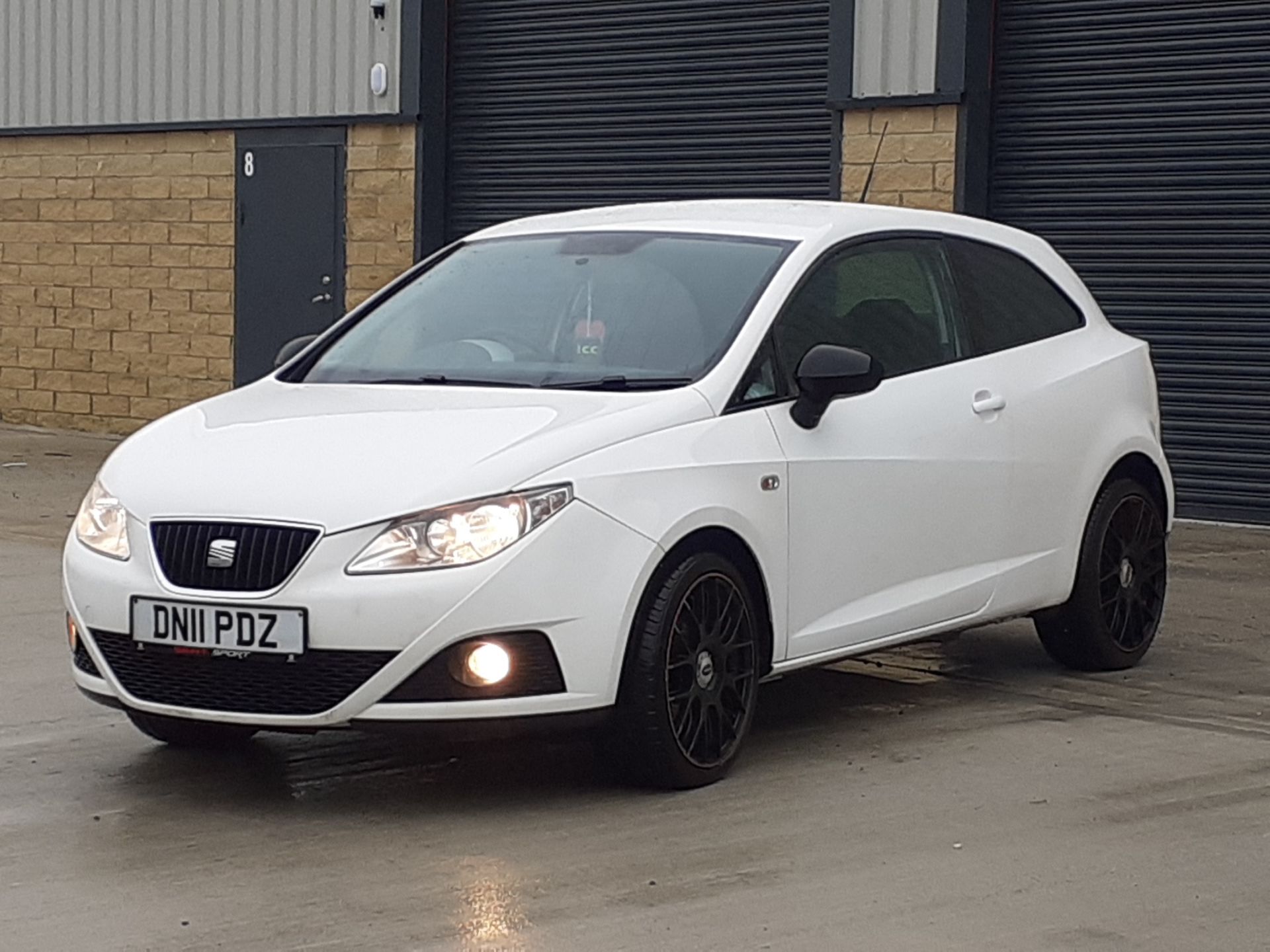 2011/11 REG SEAT IBIZA SPORT 1.4 PETROL WHITE 3 DOOR HATCHBACK, SHOWING 2 FORMER KEEPERS *NO VAT*