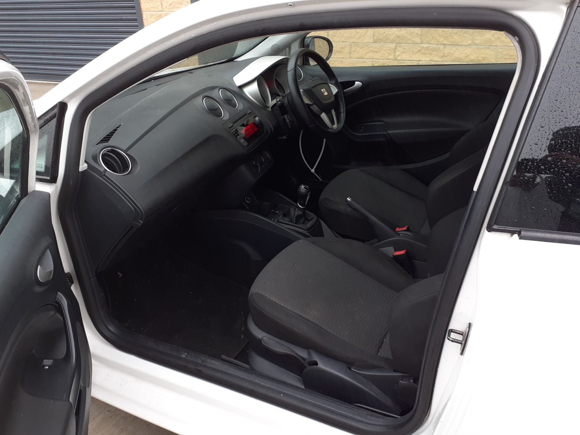 2011/11 REG SEAT IBIZA SPORT 1.4 PETROL WHITE 3 DOOR HATCHBACK, SHOWING 2 FORMER KEEPERS *NO VAT* - Image 7 of 9