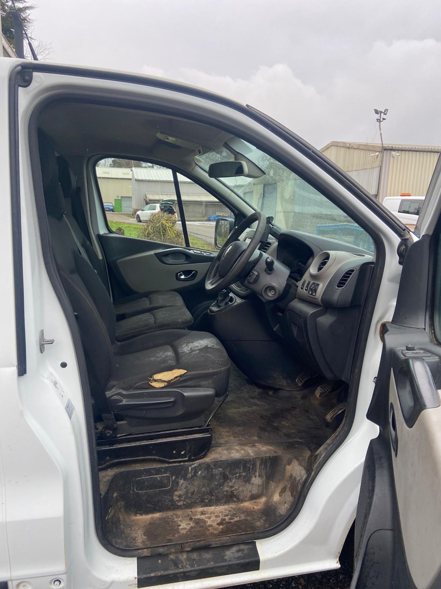 2016/16 REG RENAULT TRAFIC LL29 BUSINESS+ NRG DCI 1.6 DIESEL PANEL VAN, SHOWING 0 FORMER KEEPERS - Image 9 of 11