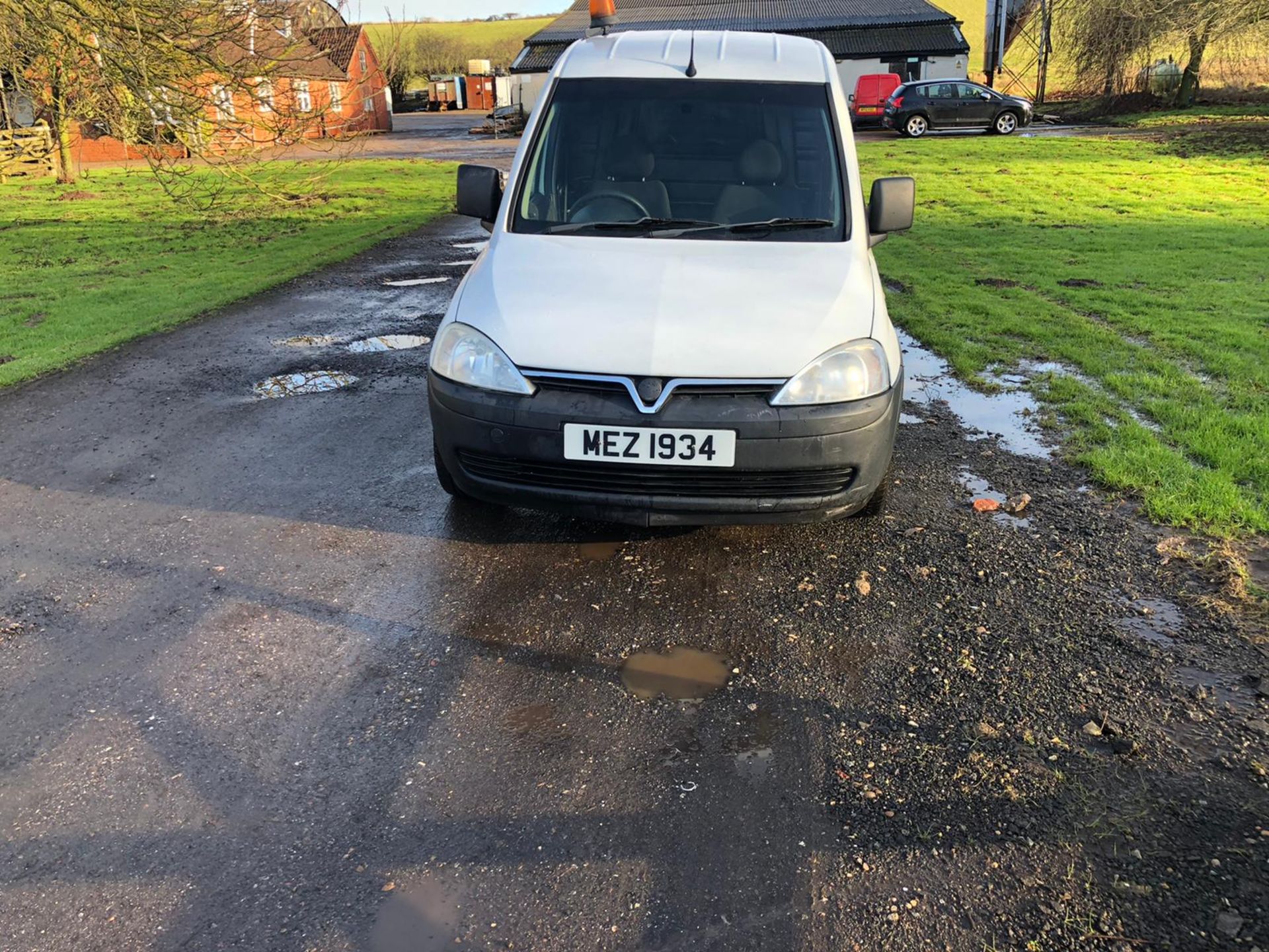 2007 VAUXHALL COMBO 2000 CDTI 1.25 DIESEL WHITE VAN, SHOWING 0 FORMER KEEPERS *NO VAT* - Image 2 of 9