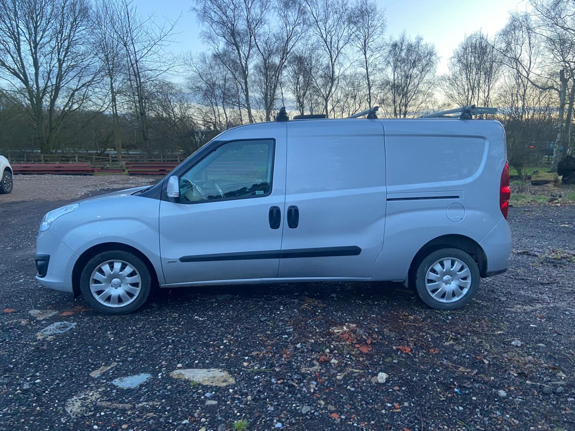 2017/17 REG VAUXHALL COMBO 2300 SPORT CDTI ECO 1.25 DIESEL PANEL VAN, SHOWING 0 FORMER KEEPERS - Image 4 of 11