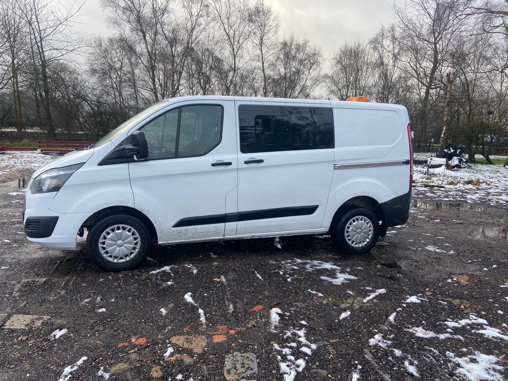 2017/17 REG FORD TRANSIT CUSTOM 290 2.0 DIESEL WHITE CREW VAN, SHOWING 0 FORMER KEEPERS *PLUS VAT* - Image 4 of 10