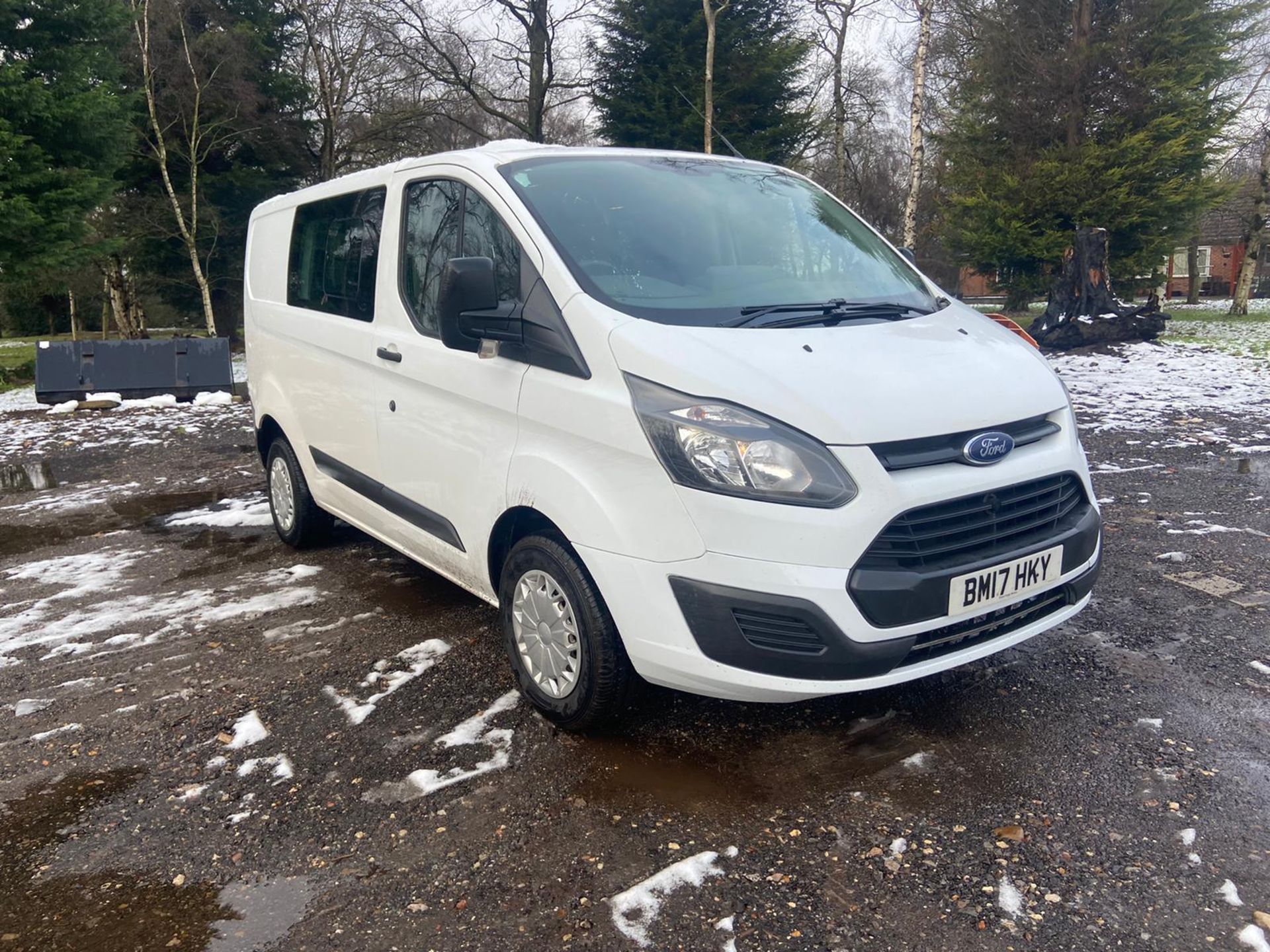 2017/17 REG FORD TRANSIT CUSTOM 290 2.0 DIESEL WHITE CREW VAN, SHOWING 0 FORMER KEEPERS *PLUS VAT*