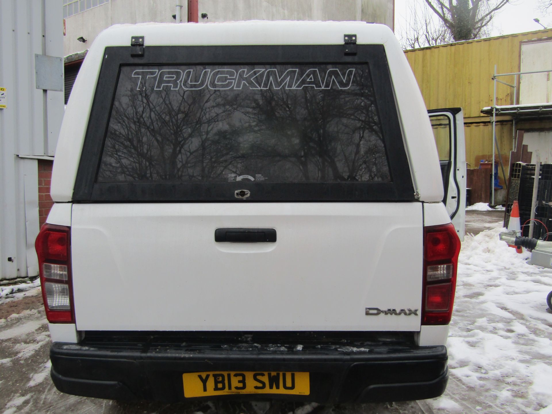 2013/13 REG ISUZU D-MAX D/C INTERCOOLER TD 2.5 DIESEL PICK-UP, SHOWING 1 FORMER KEEPER *PLUS VAT* - Image 3 of 8