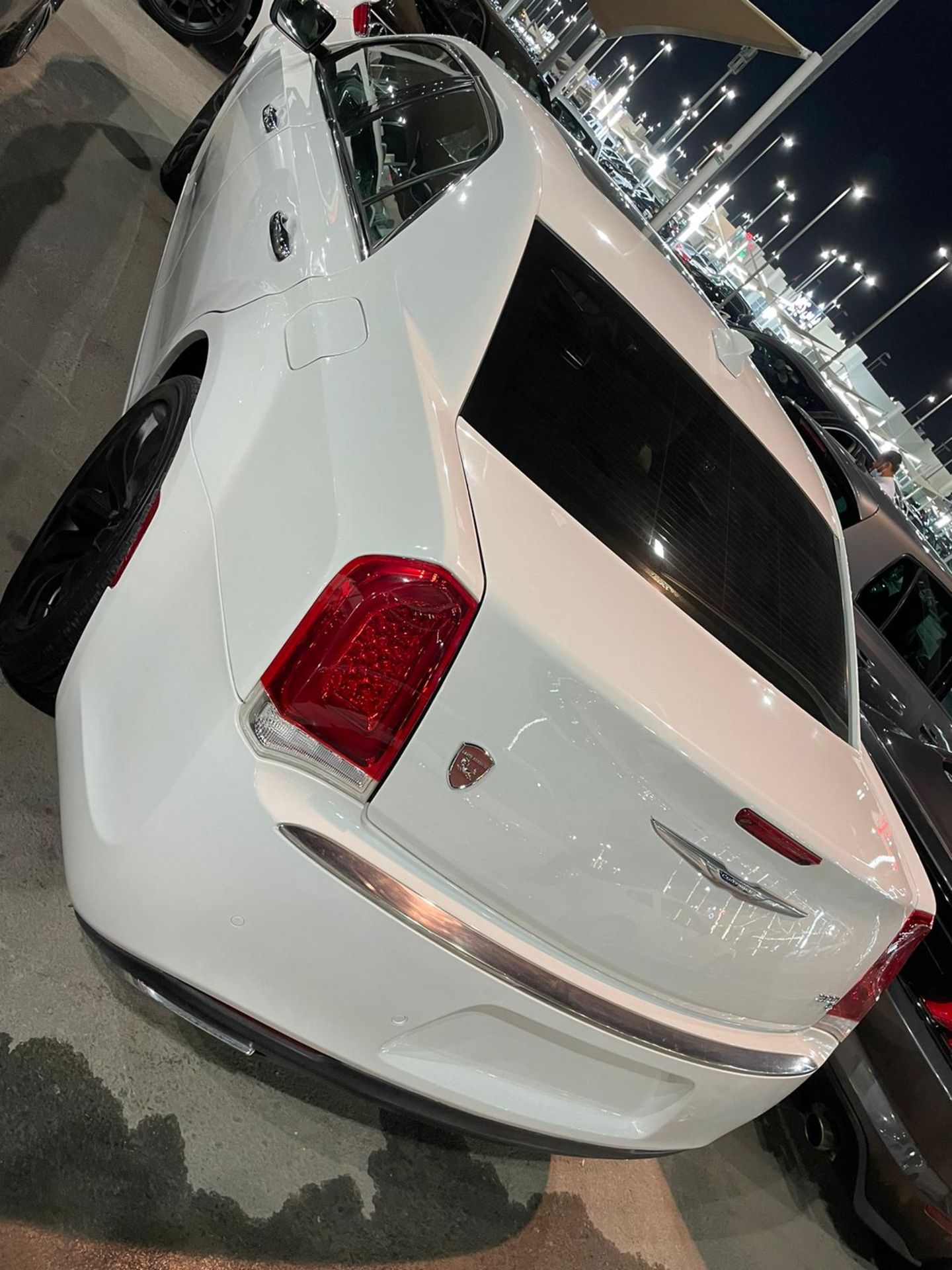 2015 Chrysler 300 Hemi 44,000km - sold with nova in uk mid feb *PLUS VAT* - Image 8 of 13