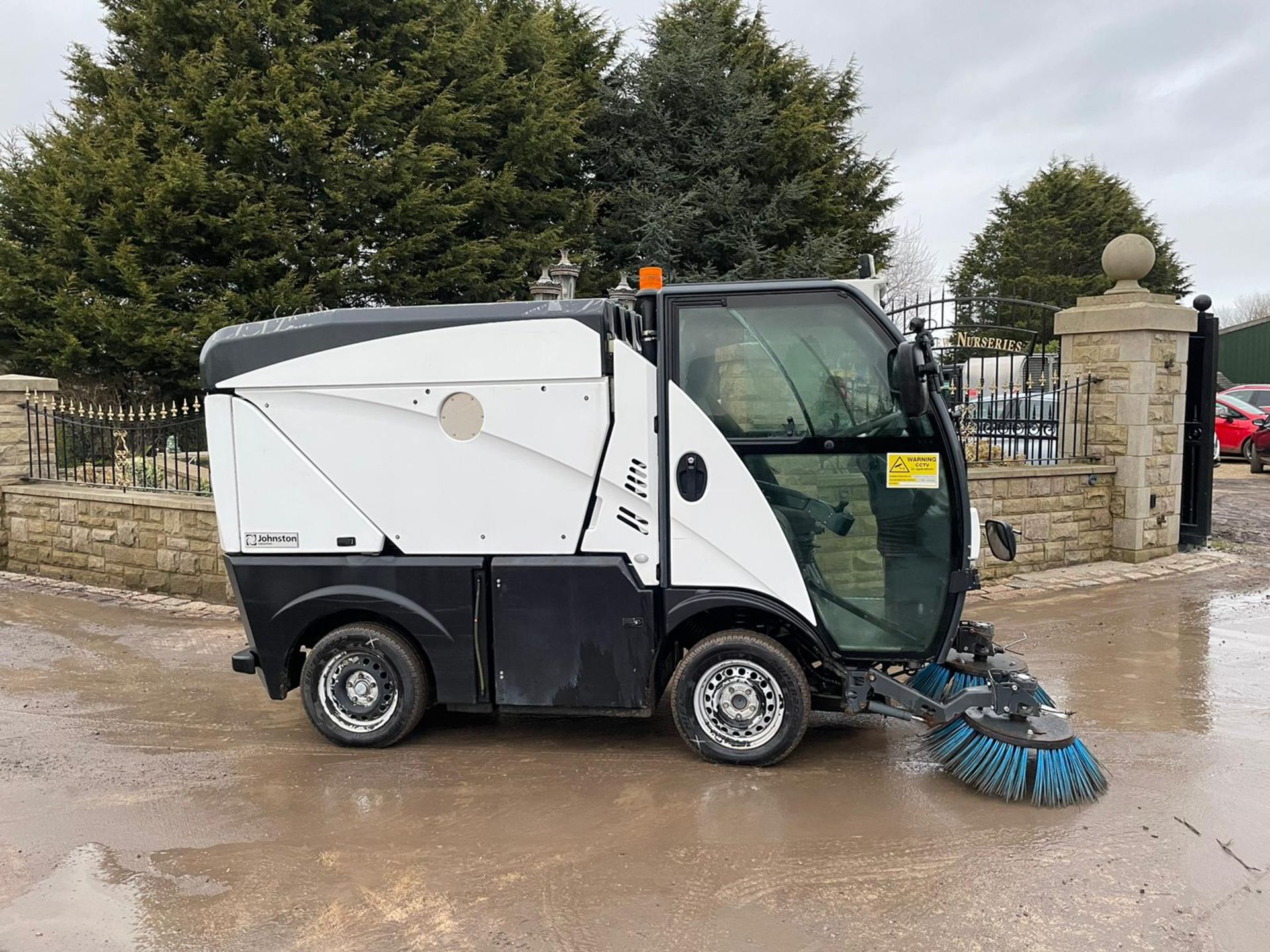 2013/62 REG JOHNSTON SWEEPER / STREET CLEANSING MACHINE, RUNS, DRIVES AND SWEEPS *PLUS VAT* - Image 3 of 11