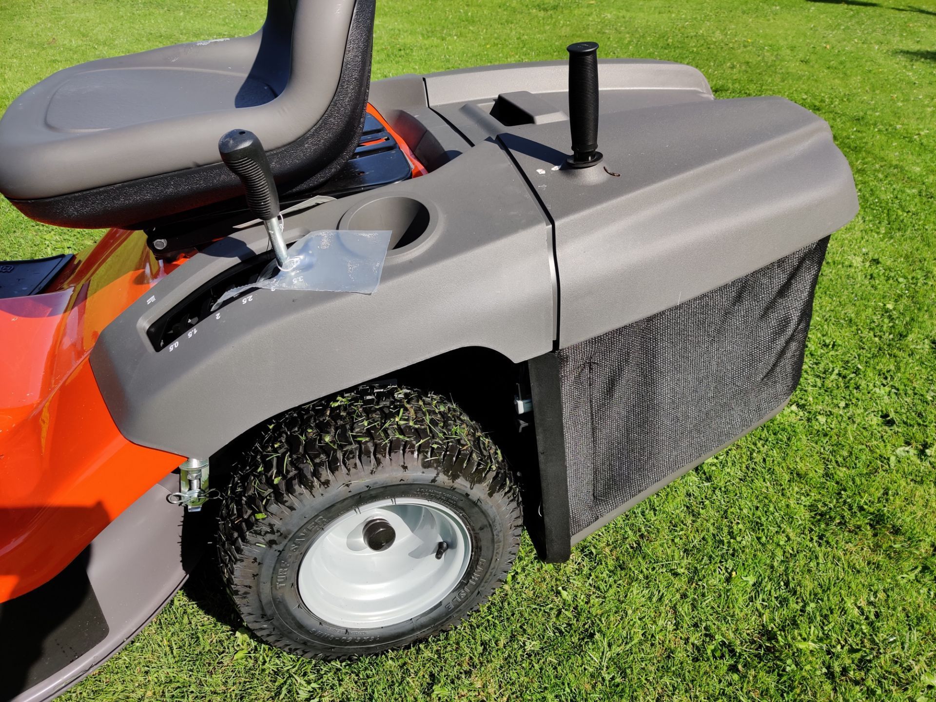 2020 BRAND NEW HUSQVARNA TC138 ROTARY RIDE ON LAWN MOWER (REAR DISCHARGE) C/W COLLECTOR *PLUS VAT* - Image 3 of 9