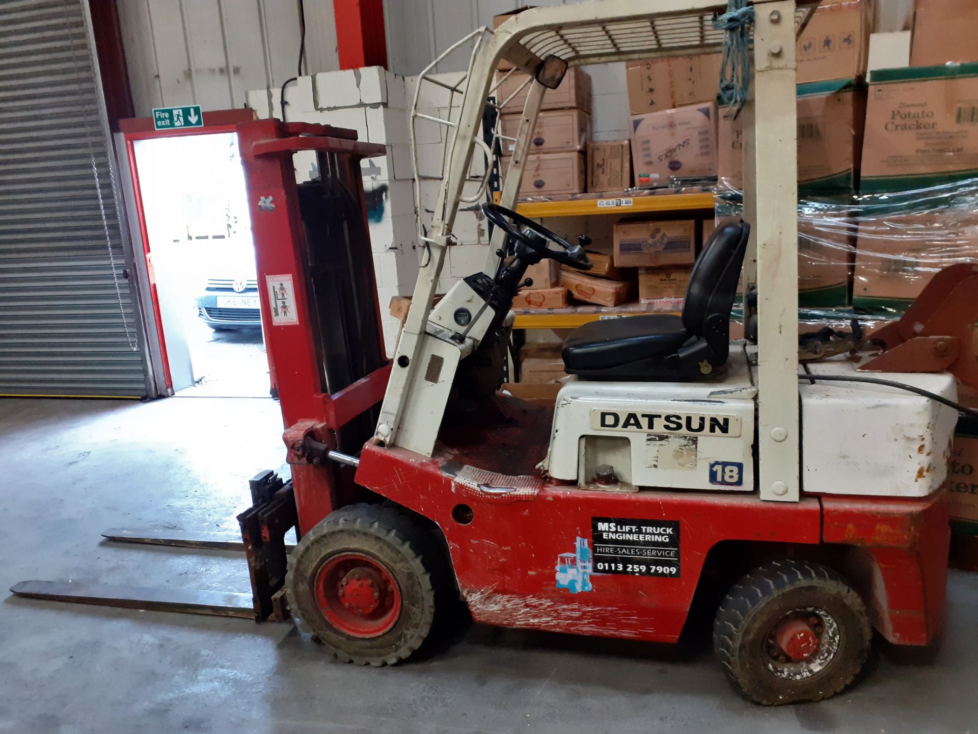 Datsun 1.8 Forklift truck gas. Short mast Designed to go inside containers Lift height approx 2m