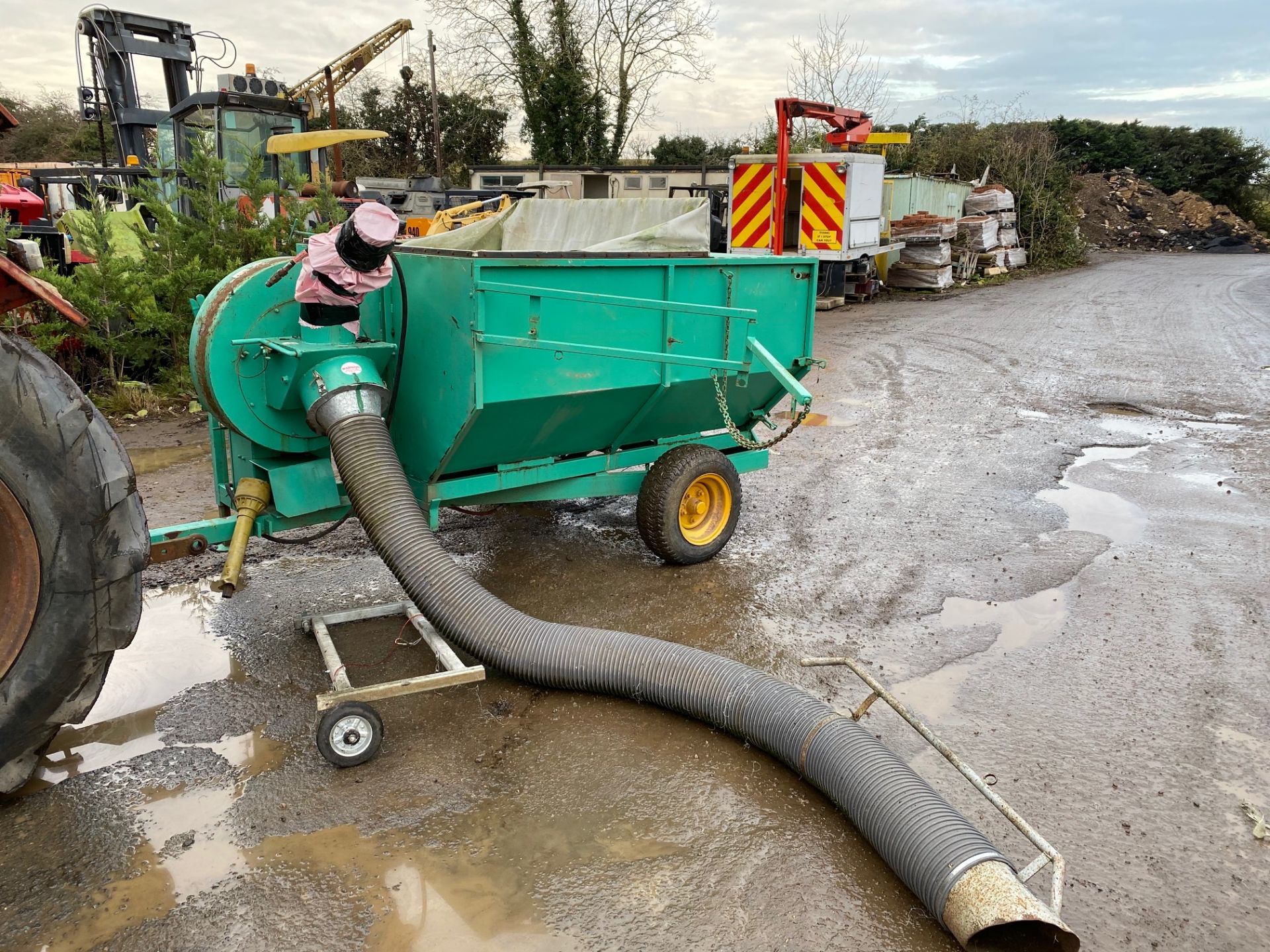 Terra Vac hoover collector, PTO driven fan and hydraulic line to operate tipper. *PLUS VAT*