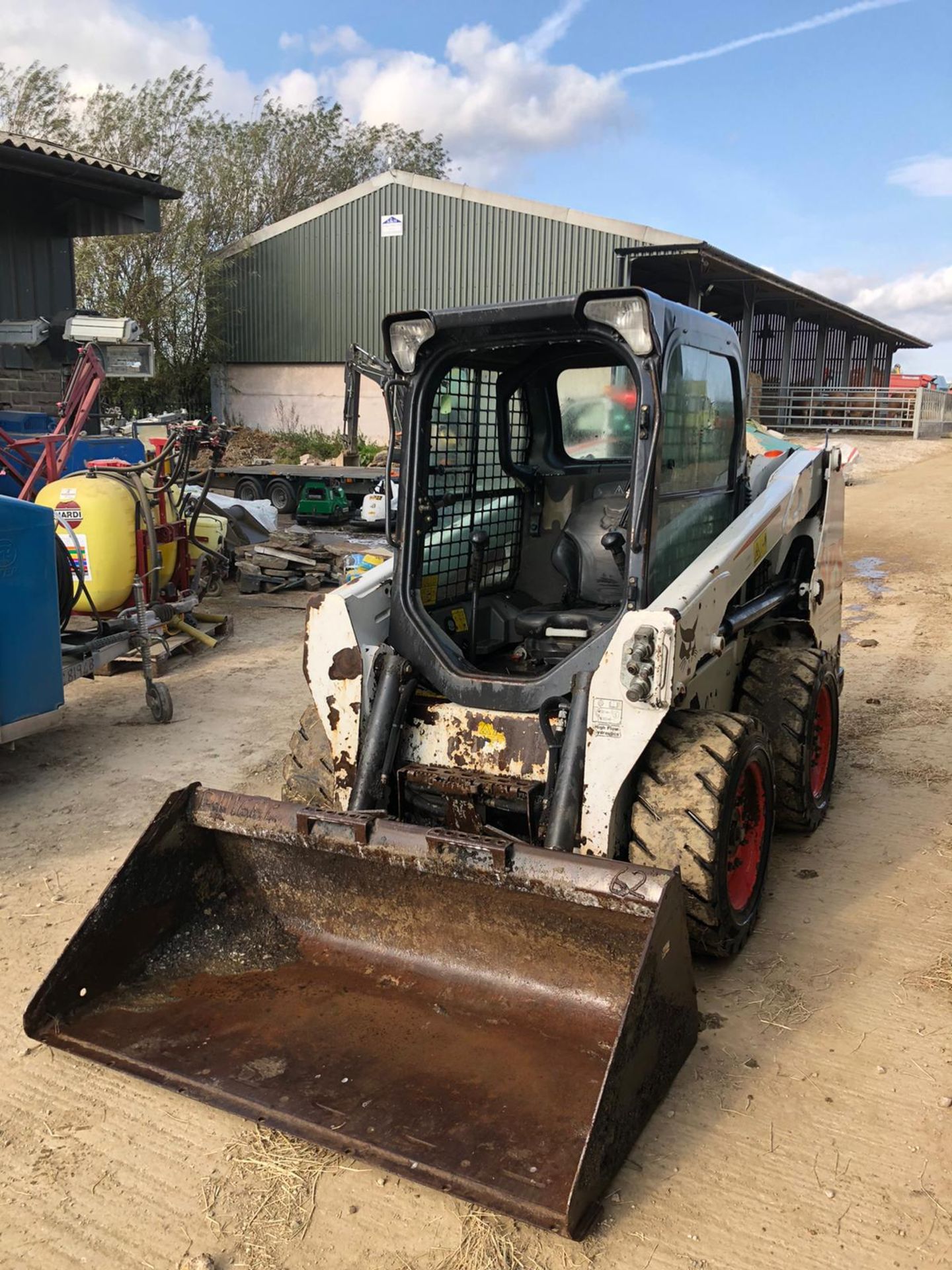 2014 BOBCAT S550 SKIDSTEER, C/W BUCKET, HIGH FLOW HYDRAULIC, RUNS, DRIVES AND DIGS *PLUS VAT* - Image 2 of 6
