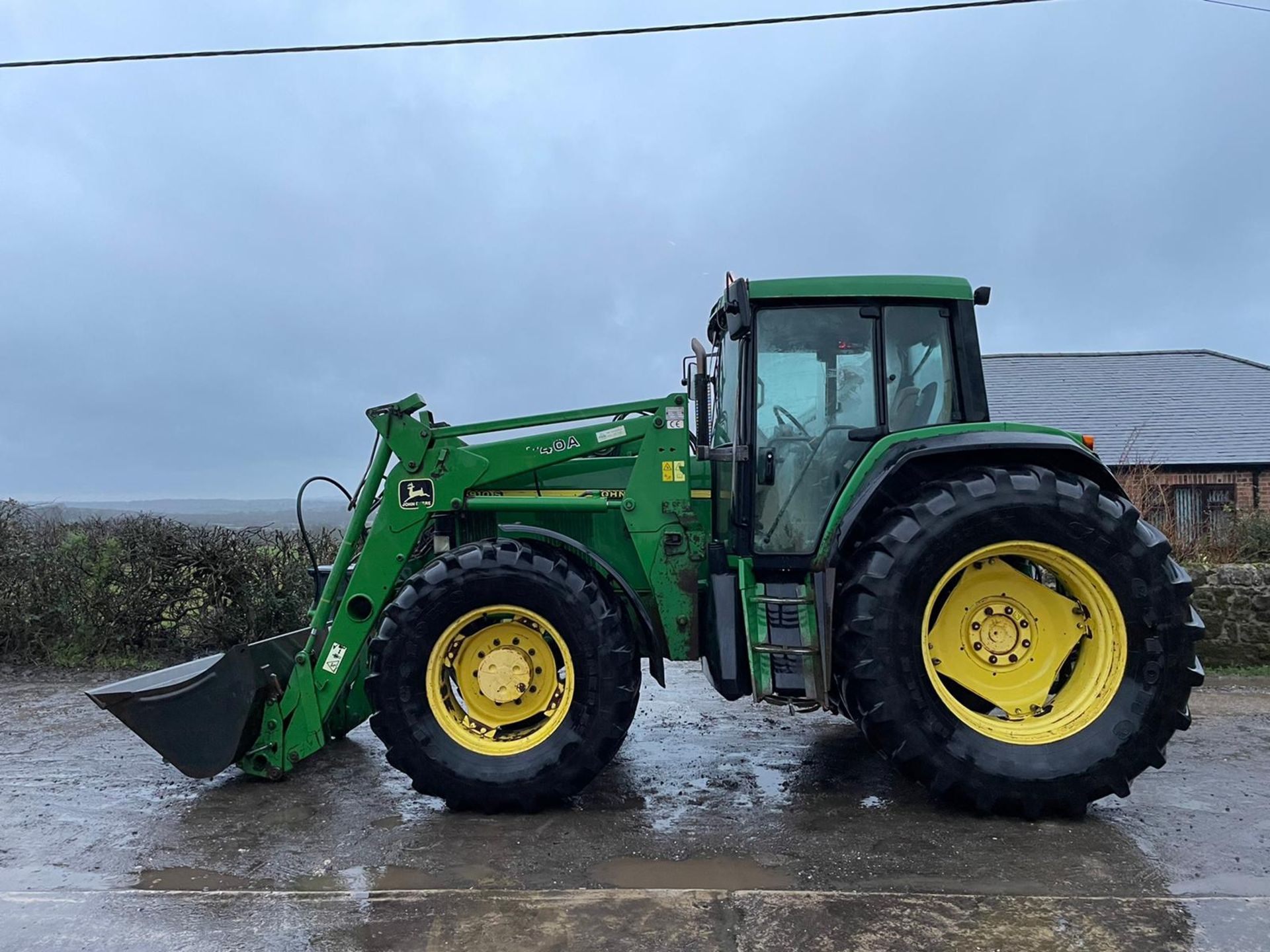 2001 JOHN DEERE 6910 S TRACTOR WITH LOADER, RUNS, DRIVES AND LIFTS, CLEAN MACHINE *PLUS VAT* - Image 9 of 15