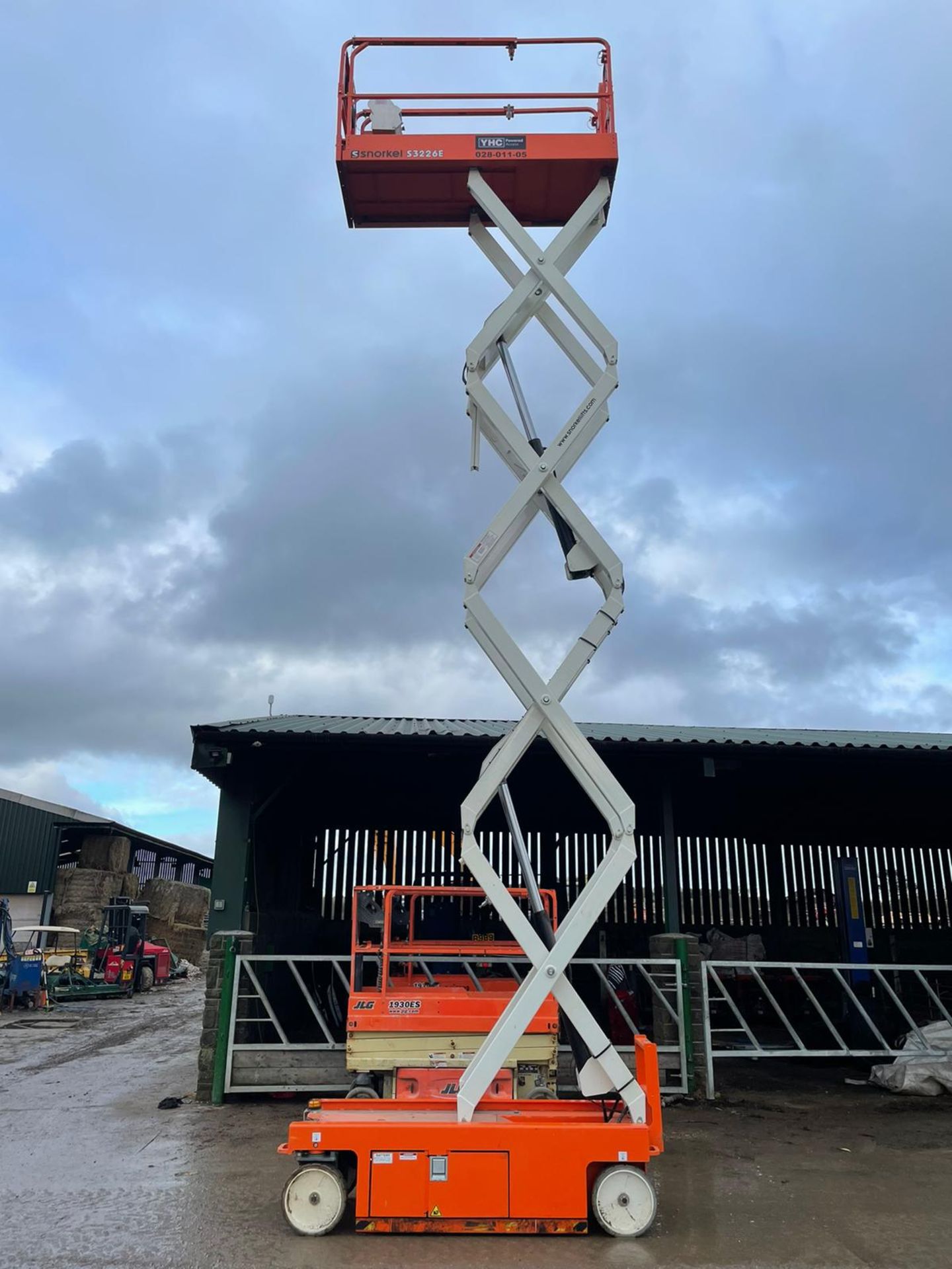 2018 SNORKEL S3226E ELECTRIC SCISSOR LIFT, DRIVES AND LIFTS, CLEAN MACHINE, EX DEMO CONDITION - Image 5 of 6