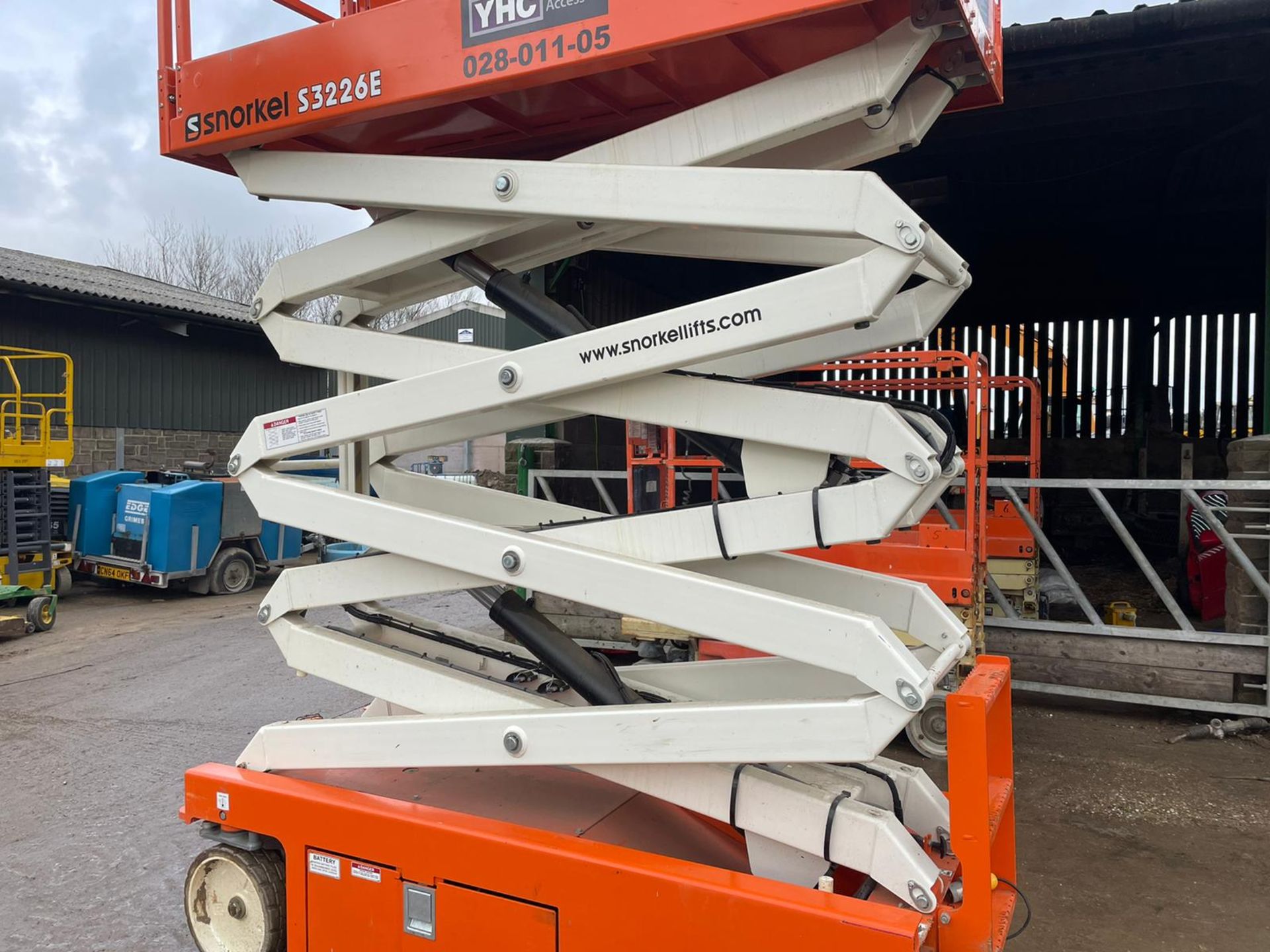 2018 SNORKEL S3226E ELECTRIC SCISSOR LIFT, DRIVES AND LIFTS, CLEAN MACHINE, EX DEMO CONDITION - Image 3 of 6