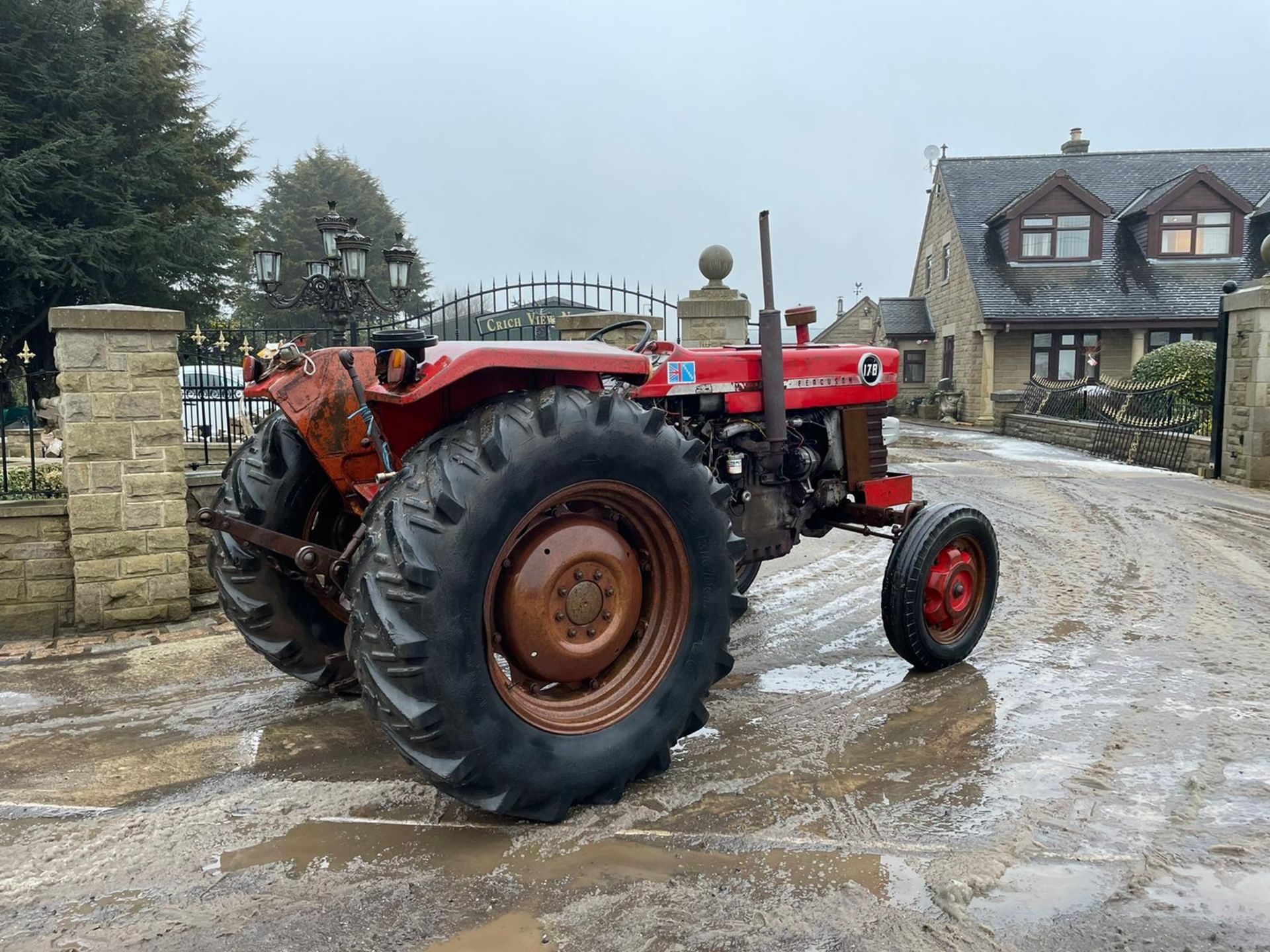 MASSEY FERGUSON 178 TRACTOR, RUNS AND DRIVES GOOD MACHINE *PLUS VAT* - Image 4 of 9