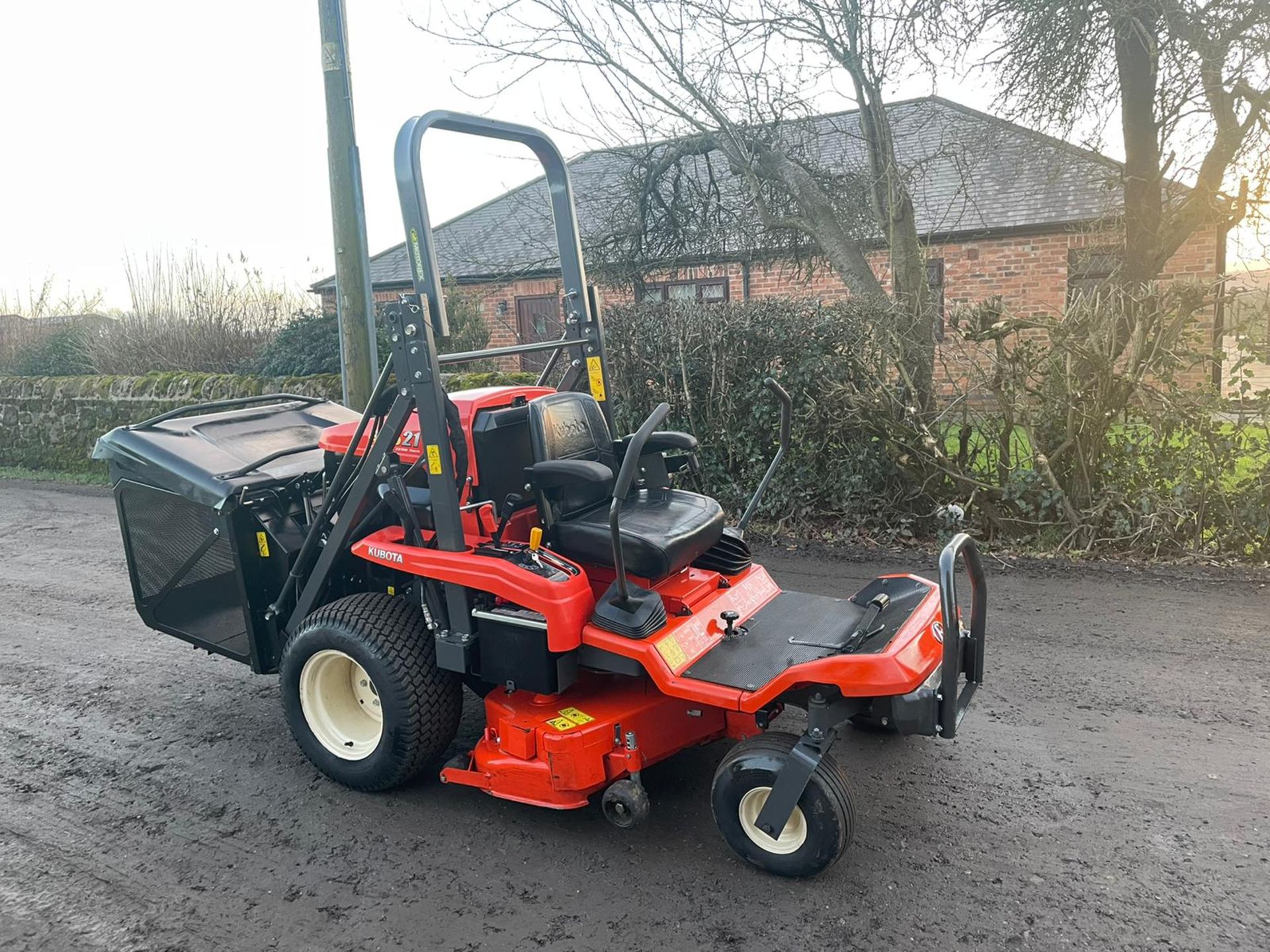 KUBOTA GZD 21 ZERO TURN RIDE ON LAWN MOWER