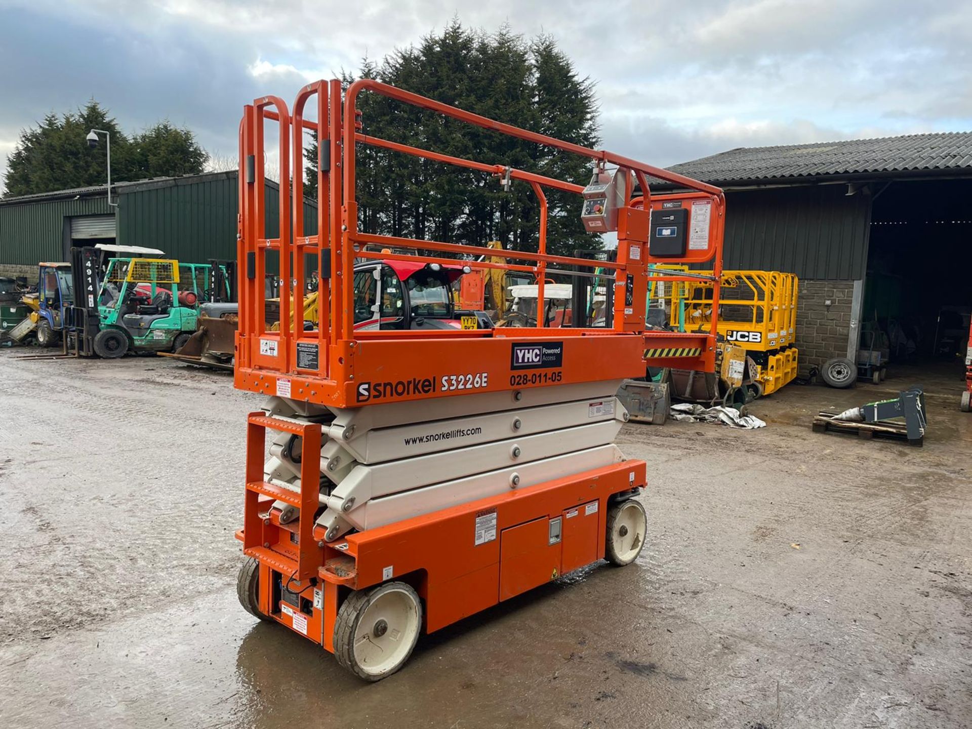 2018 SNORKEL S3226E ELECTRIC SCISSOR LIFT, DRIVES AND LIFTS, CLEAN MACHINE, EX DEMO CONDITION - Image 4 of 6