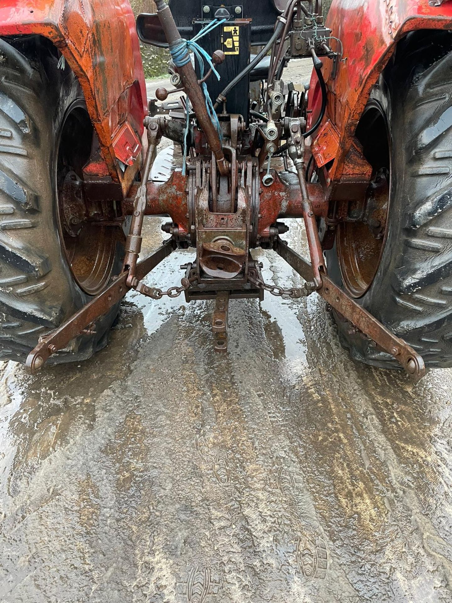 MASSEY FERGUSON 178 TRACTOR, RUNS AND DRIVES GOOD MACHINE *PLUS VAT* - Image 5 of 9