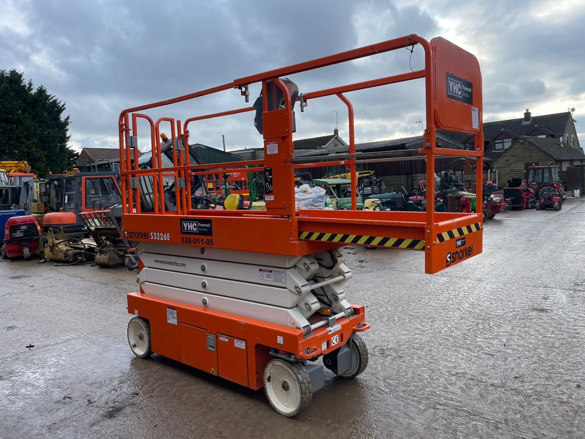 2018 SNORKEL S3226E ELECTRIC SCISSOR LIFT, DRIVES AND LIFTS, CLEAN MACHINE, EX DEMO CONDITION