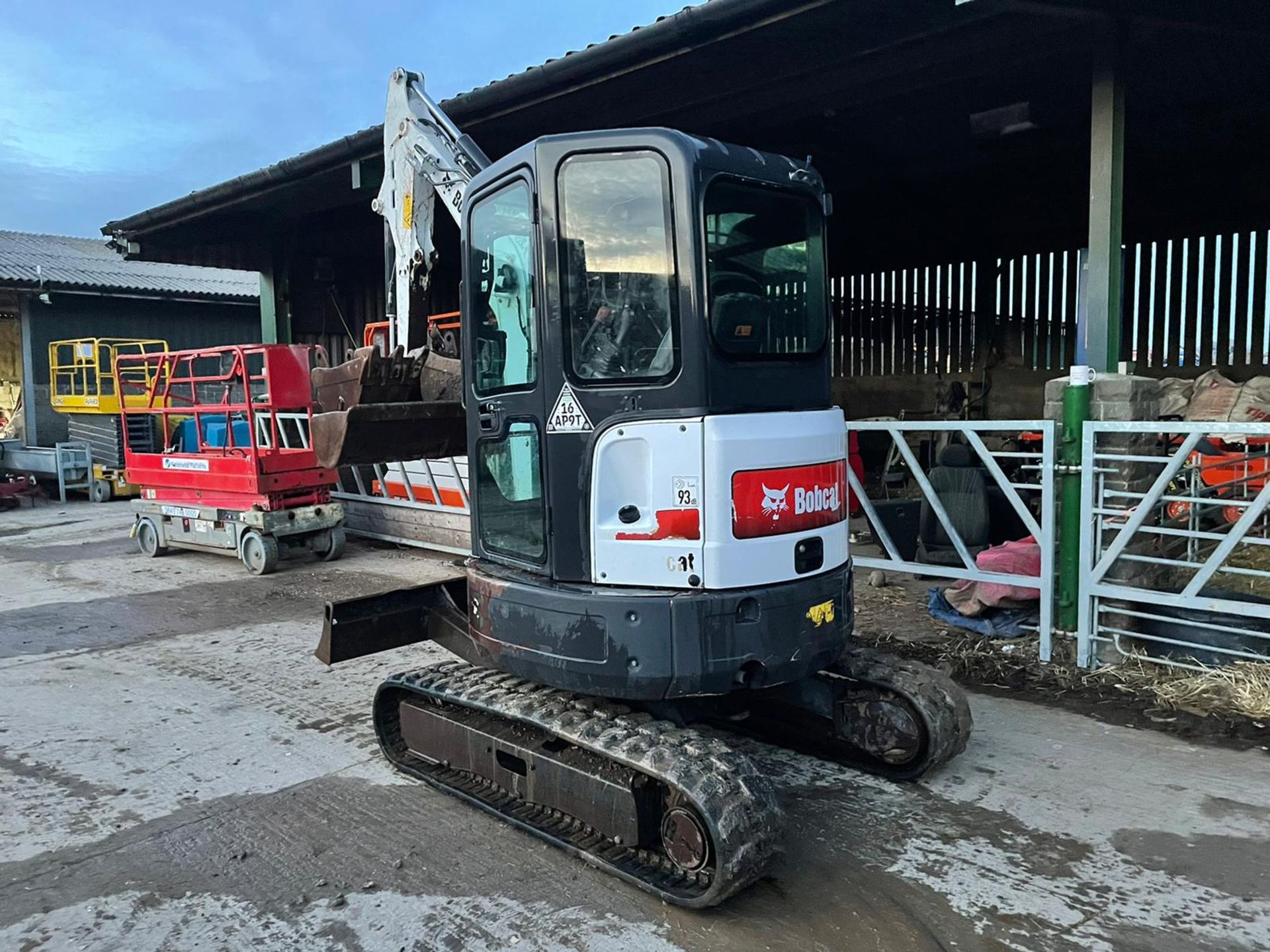 2017 BOBCAT E26 MINI EXCAVATOR / DIGGER, RUNS, DRIVES AND DIGS, 3 BUCKETS INCLUDED, GOOD CONDITION - Image 5 of 7