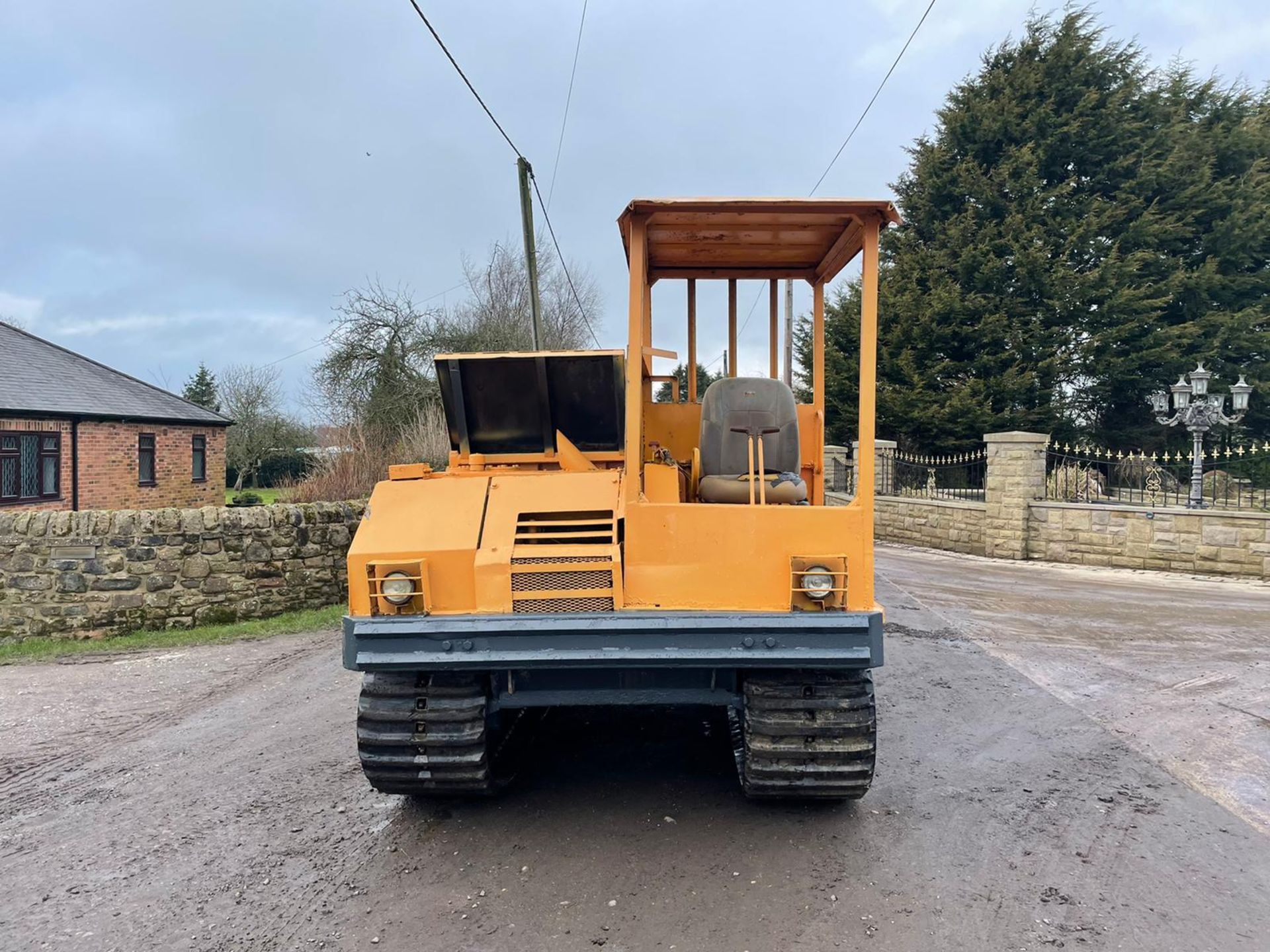 YANMAR YFW40R TRACKED DUMPER, RUNS, DRIVES AND TIPS, LOW 4641 HOURS, GOOD TRACKS *PLUS VAT* - Image 5 of 7