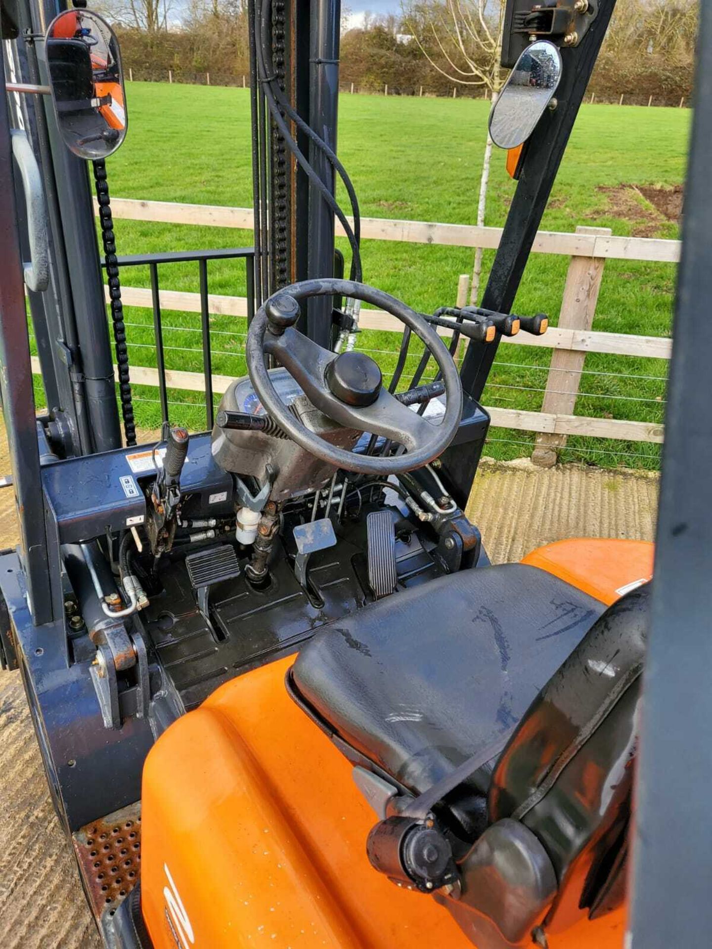 DOOSAN 2 TON GX, GAS FORK LIFT, DUPLEX MAST, YEAR 2016, ONLY 1000 HOURS *PLUS VAT* - Image 2 of 4