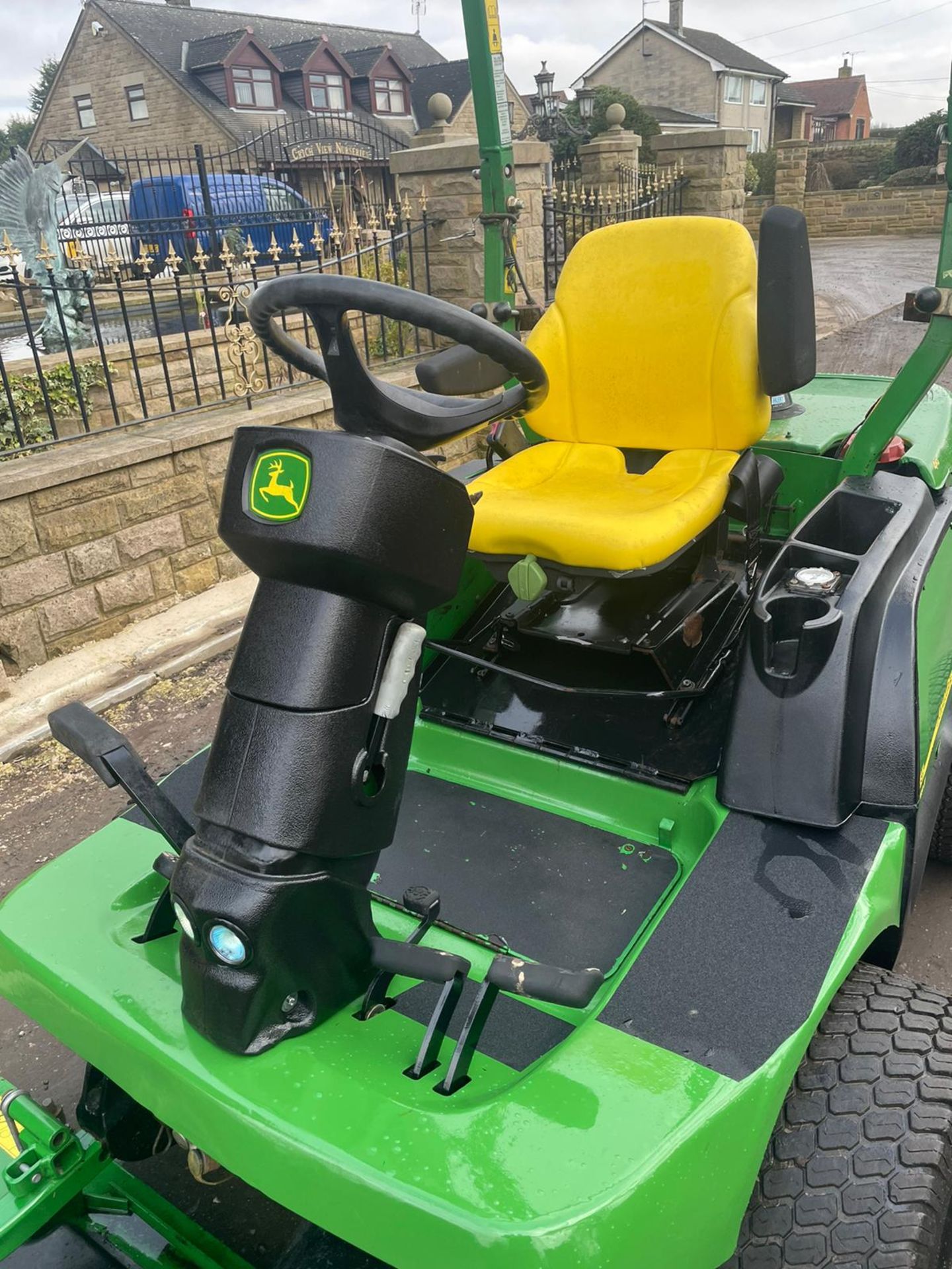 2013 JOHN DEERE 1545 RIDE ON LAWN MOWER, RUNS WORKS AND CUTS WELL *PLUS VAT* - Image 5 of 9