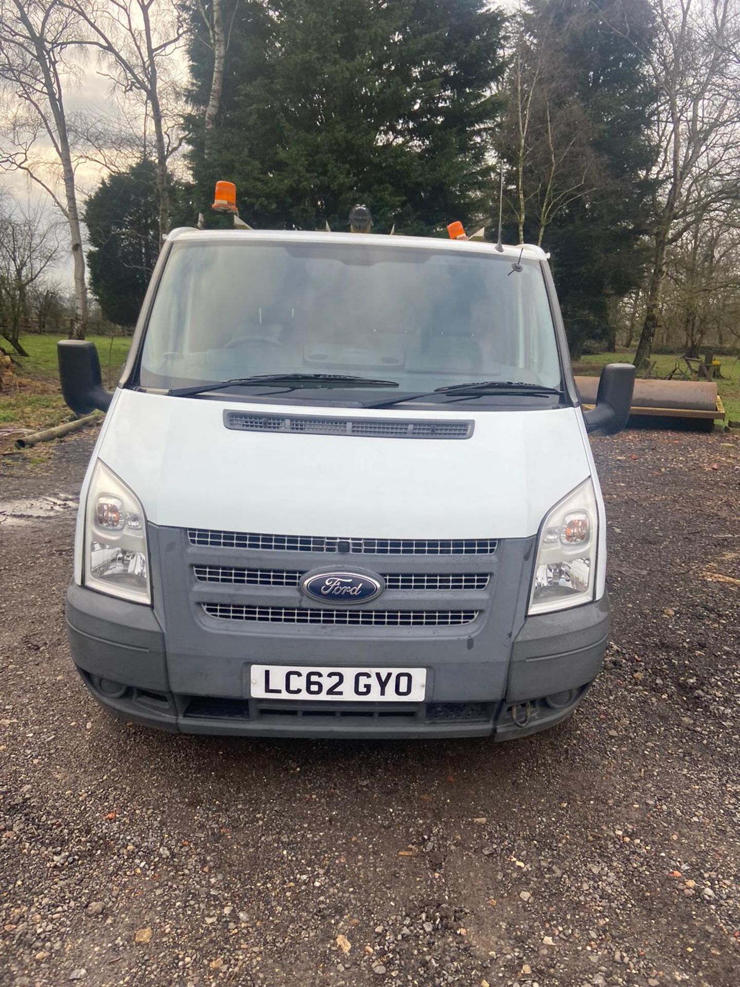 2012/62 REG FORD TRANSIT 100 T300 FWD 2.2 DIESEL WHITE PANEL VAN, SHOWING 0 FORMER KEEPERS *PLUS VAT - Image 2 of 11