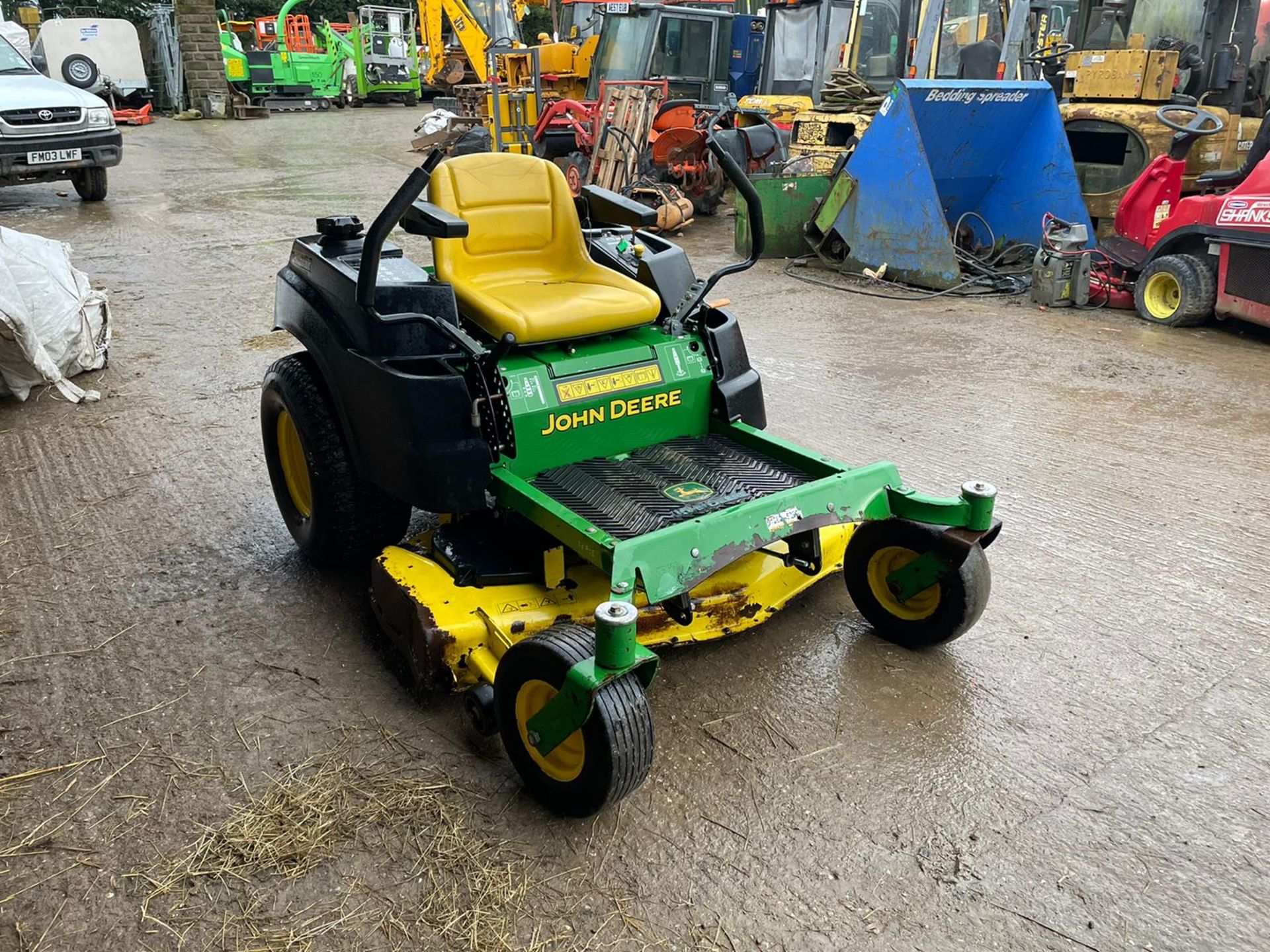 2014 JOHN DEERE Z435 ZERO TURN MOWER, SOLD NEW IN 2015, RUNS, DRIVES AND CUTS, GOOD CONDITION - Image 3 of 8