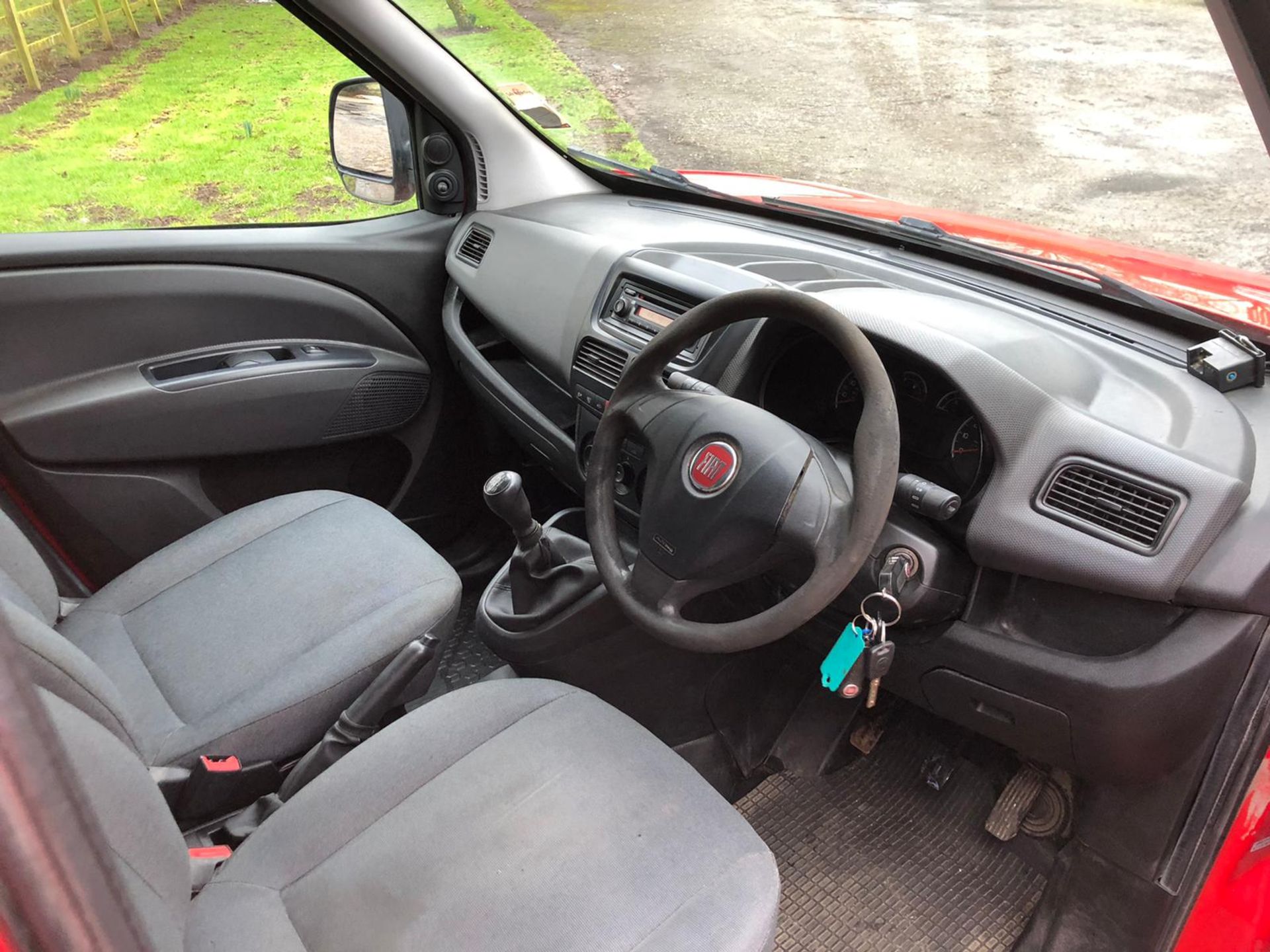 2014/14 REG FIAT DOBLO 16V MULTIJET 1.25 DIESEL RED PANEL VAN, SHOWING 0 FORMER KEEPER *PLUS VAT* - Image 9 of 11