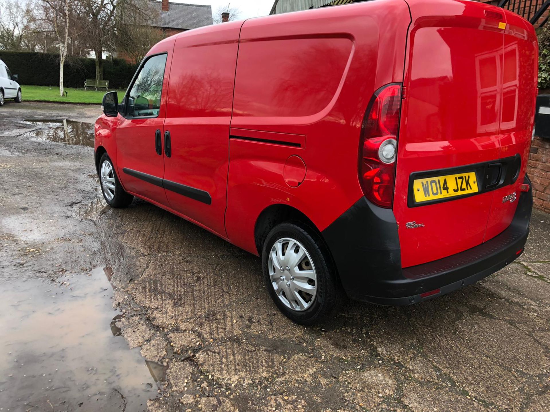 2014/14 REG FIAT DOBLO 16V MULTIJET 1.25 DIESEL RED PANEL VAN, SHOWING 0 FORMER KEEPER *PLUS VAT* - Image 4 of 11