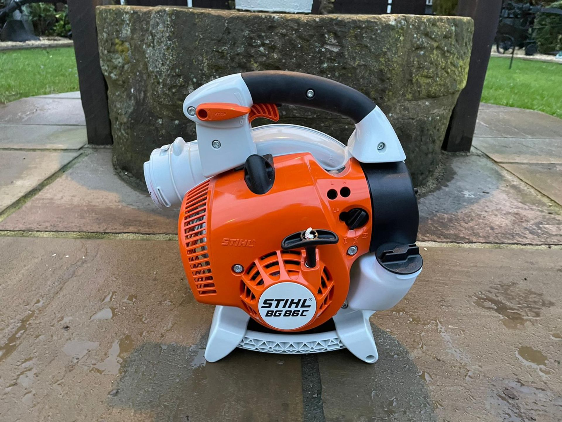 BRAND NEW AND UNUSED STIHL BG86C-E LEAF BLOWER (BOXED) C/W PIPES AND MANUAL *NO VAT* - Image 3 of 7