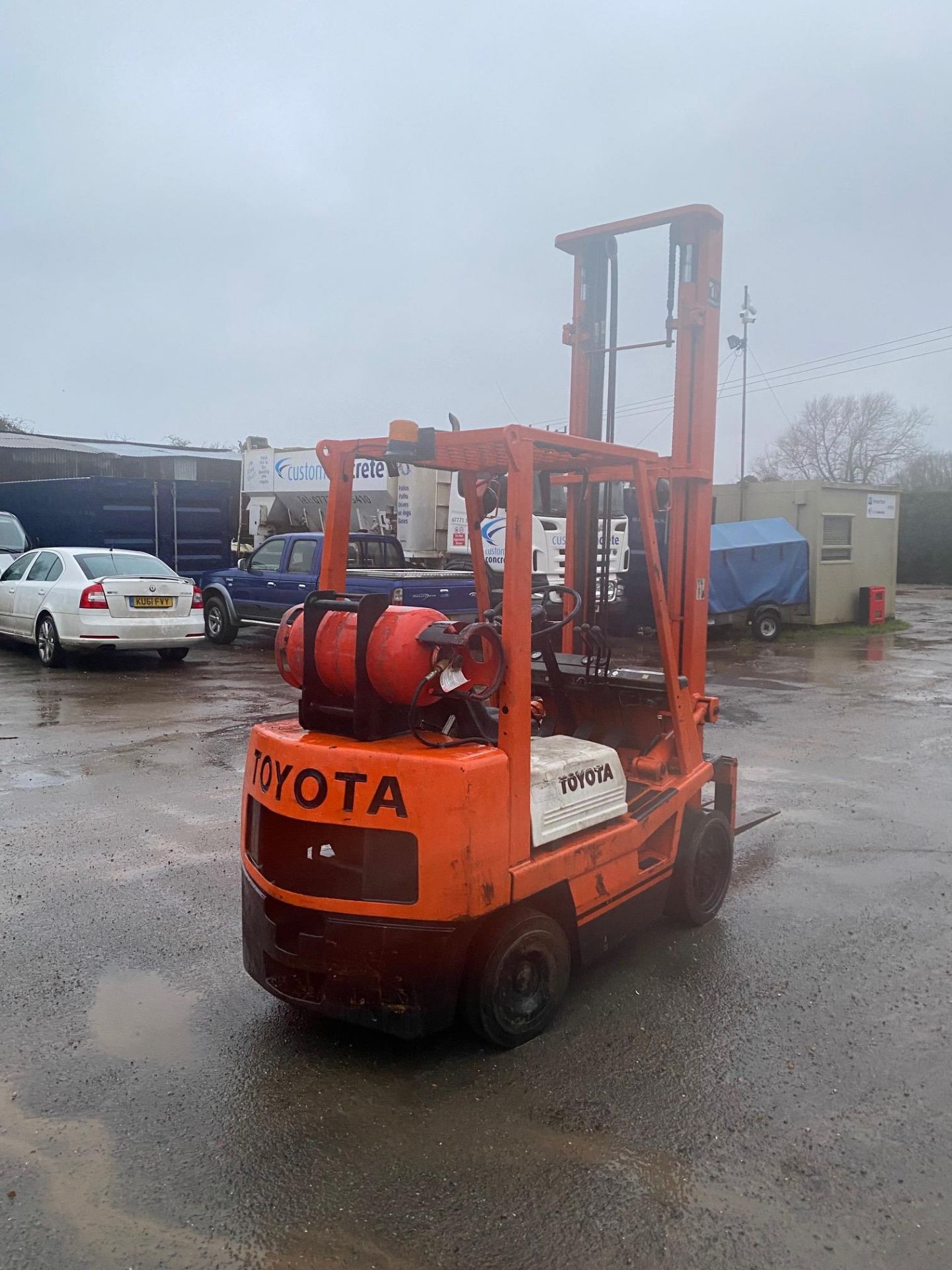 TOYOTA 2.5 TON LPG FORKLIFT, 4333 HOURS, NEW STARTER, BATTERY, ALTERNATOR, 5M LIFT HEIGHT *PLUS VAT* - Image 2 of 6