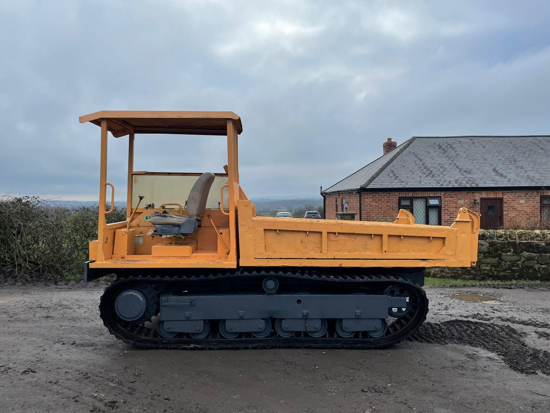 YANMAR YFW40R TRACKED DUMPER, RUNS, DRIVES AND TIPS, LOW 4641 HOURS, GOOD TRACKS *PLUS VAT*