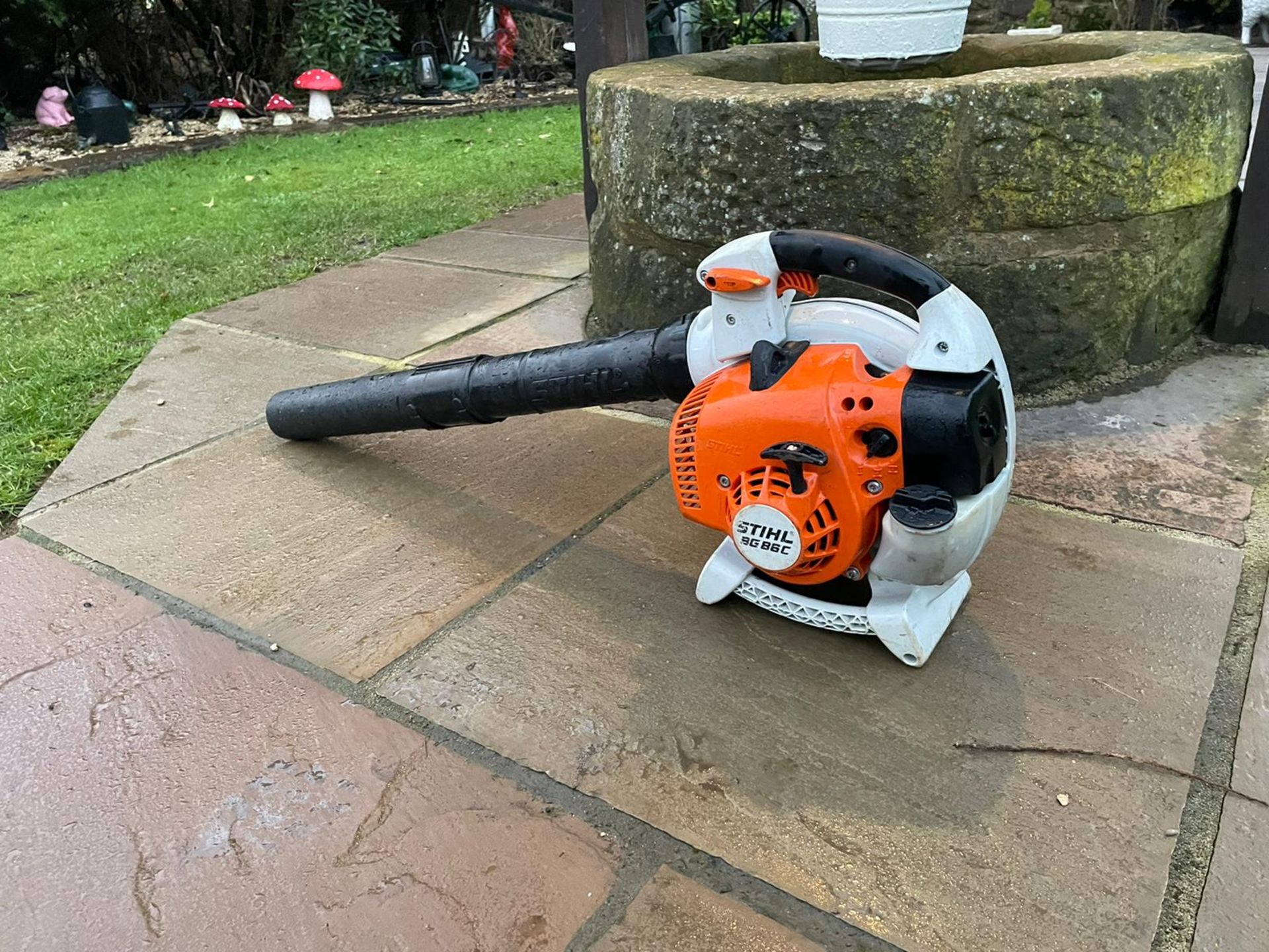 STIHL BG86C-E LEAF BLOWER, RUNS AND WORKS, CLEAN MACHINE, BOUGHT BRAND NEW 2 YEARS AGO *NO VAT* - Image 2 of 4