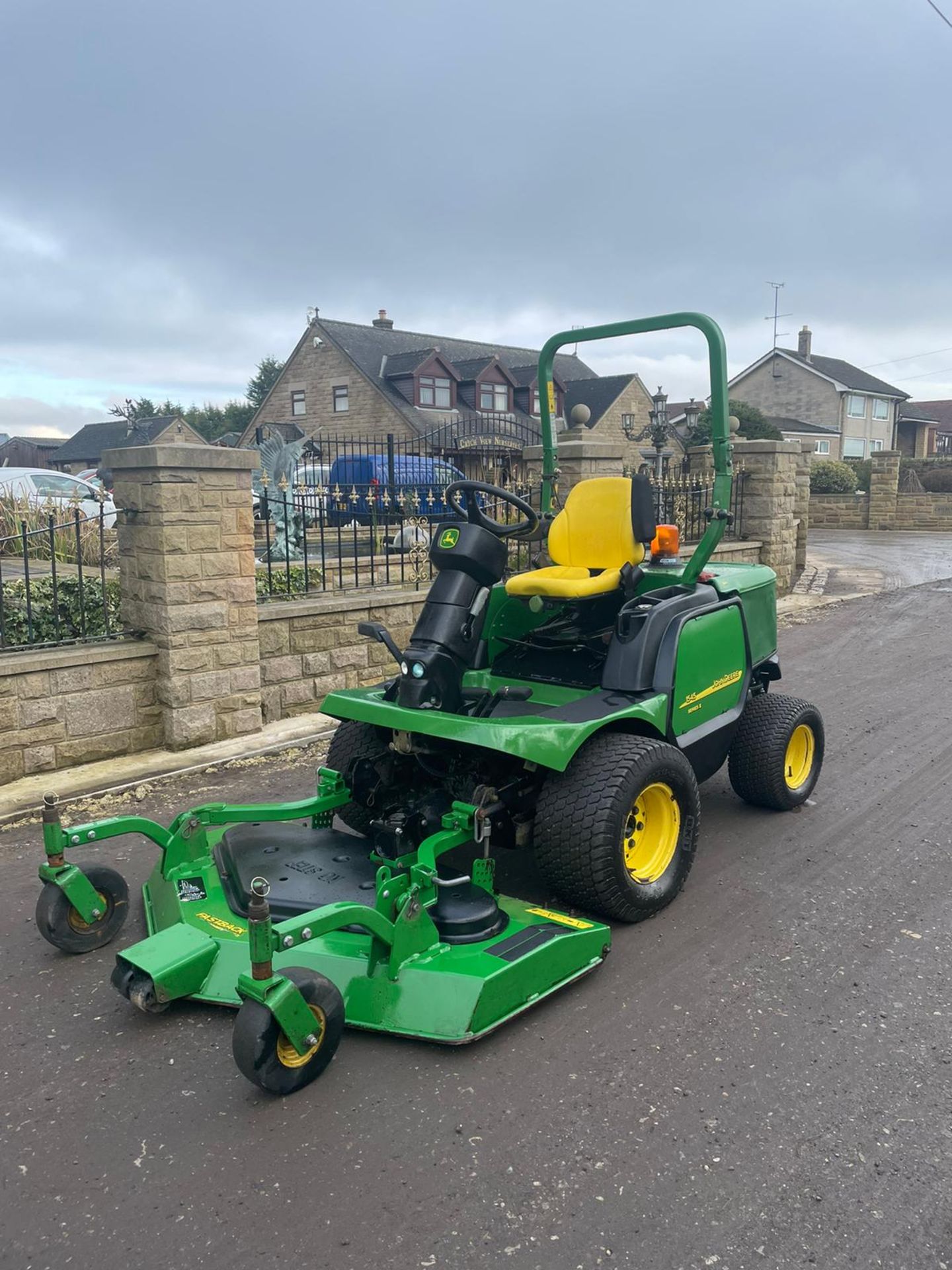 2013 JOHN DEERE 1545 RIDE ON LAWN MOWER, RUNS WORKS AND CUTS WELL *PLUS VAT* - Image 7 of 9