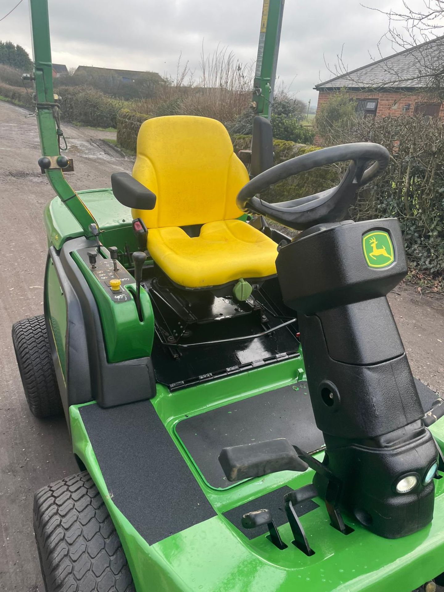 2013 JOHN DEERE 1545 RIDE ON LAWN MOWER, RUNS WORKS AND CUTS WELL *PLUS VAT* - Image 8 of 9