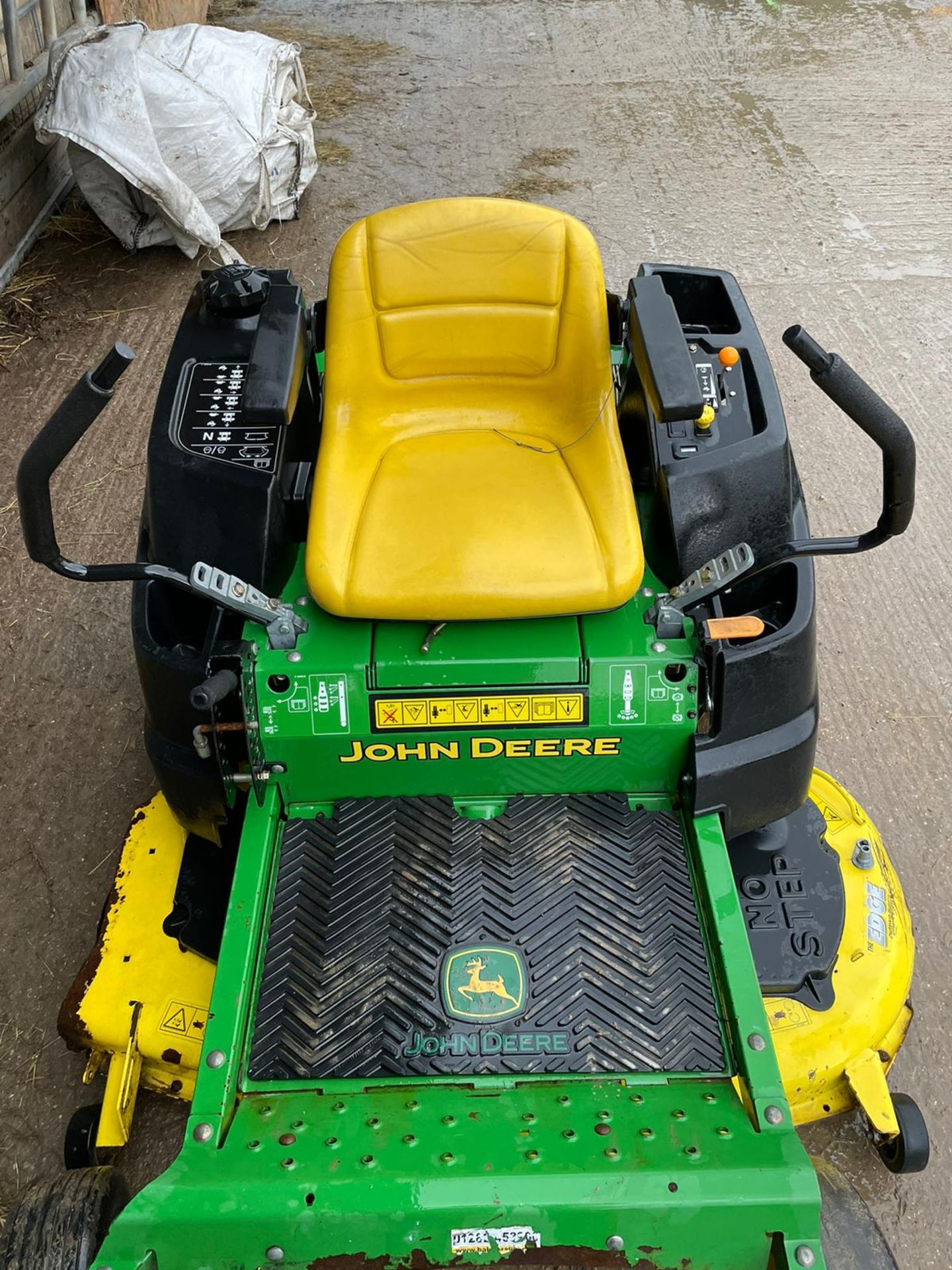 2014 JOHN DEERE Z435 ZERO TURN MOWER, SOLD NEW IN 2015, RUNS, DRIVES AND CUTS, GOOD CONDITION - Image 6 of 8