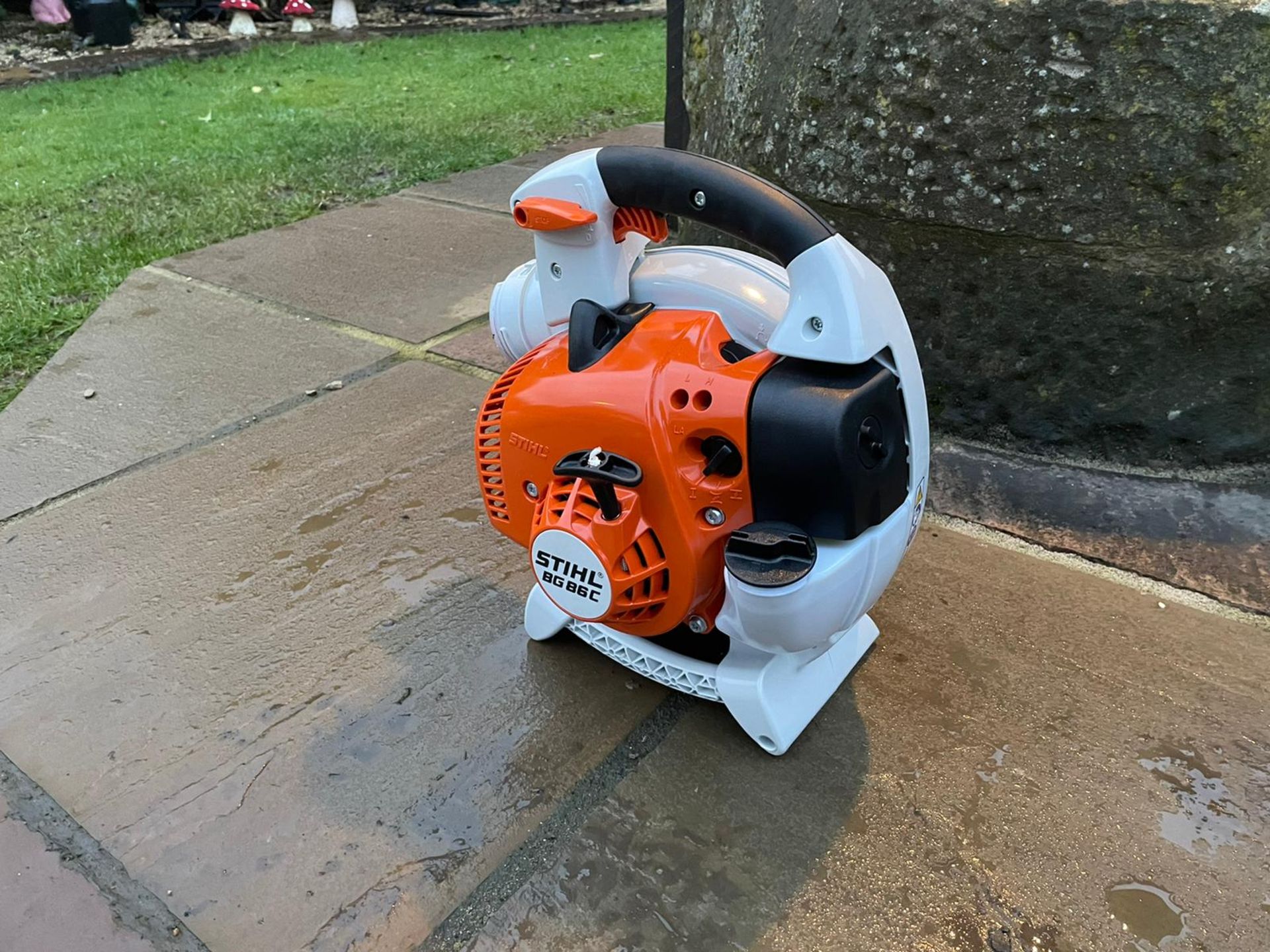 BRAND NEW AND UNUSED STIHL BG86C-E LEAF BLOWER (BOXED) C/W PIPES AND MANUAL *NO VAT* - Image 2 of 7