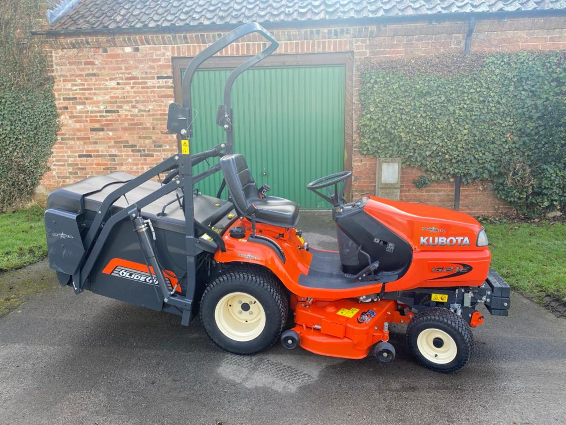 KUBOTA G21E RIDE ON MOWER, ONLY 46 HOURS, YEAR 2018, HIGH LIFT COLLECTOR, EX DEMO *PLUS VAT* - Image 2 of 8