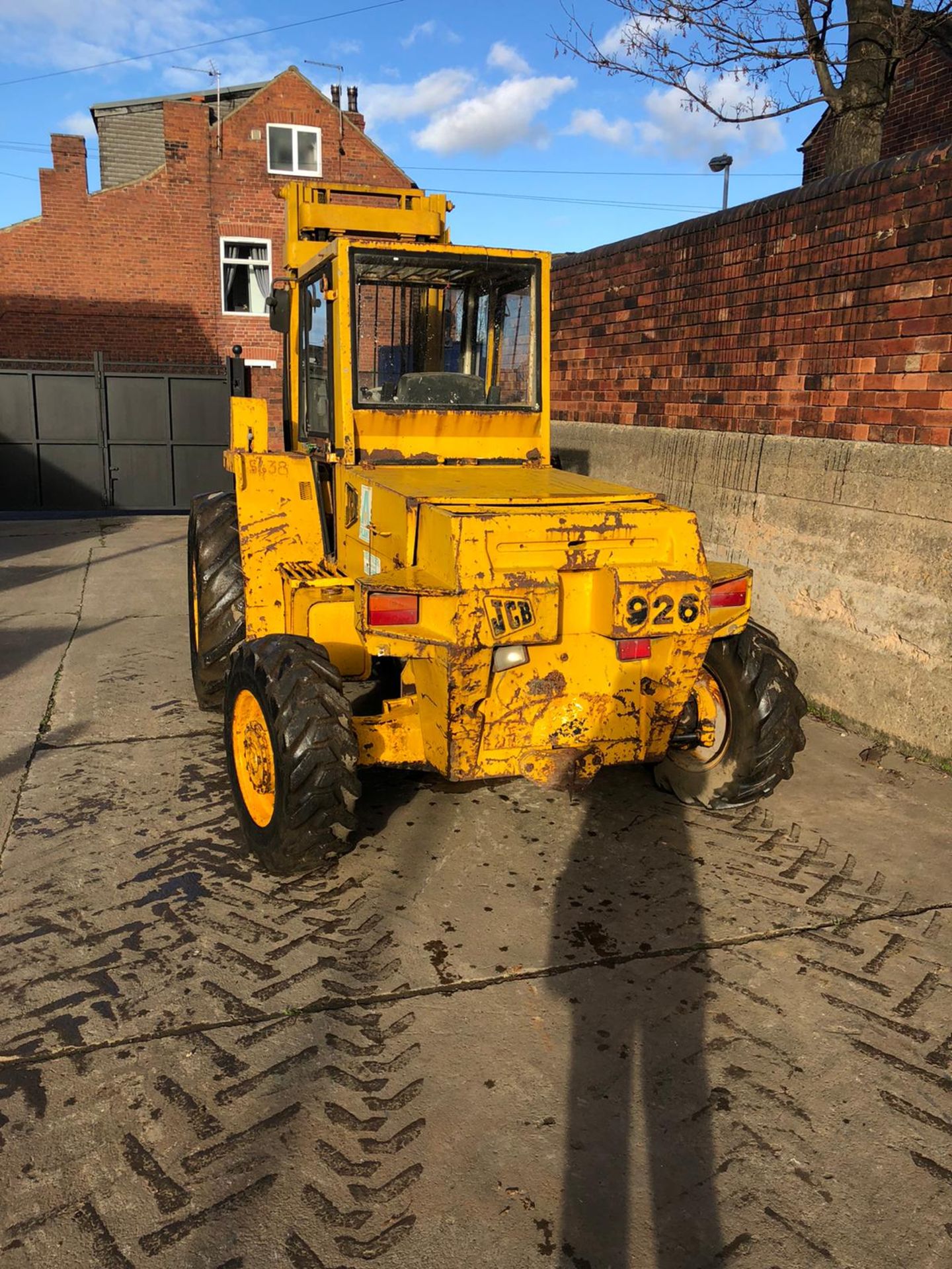 JCB 926 4X4 FORKLIFT, TRIPLE MAST, PERKINS ENGINE, RUNS, DRIVES AND LIFTS *NO VAT* - Image 3 of 7