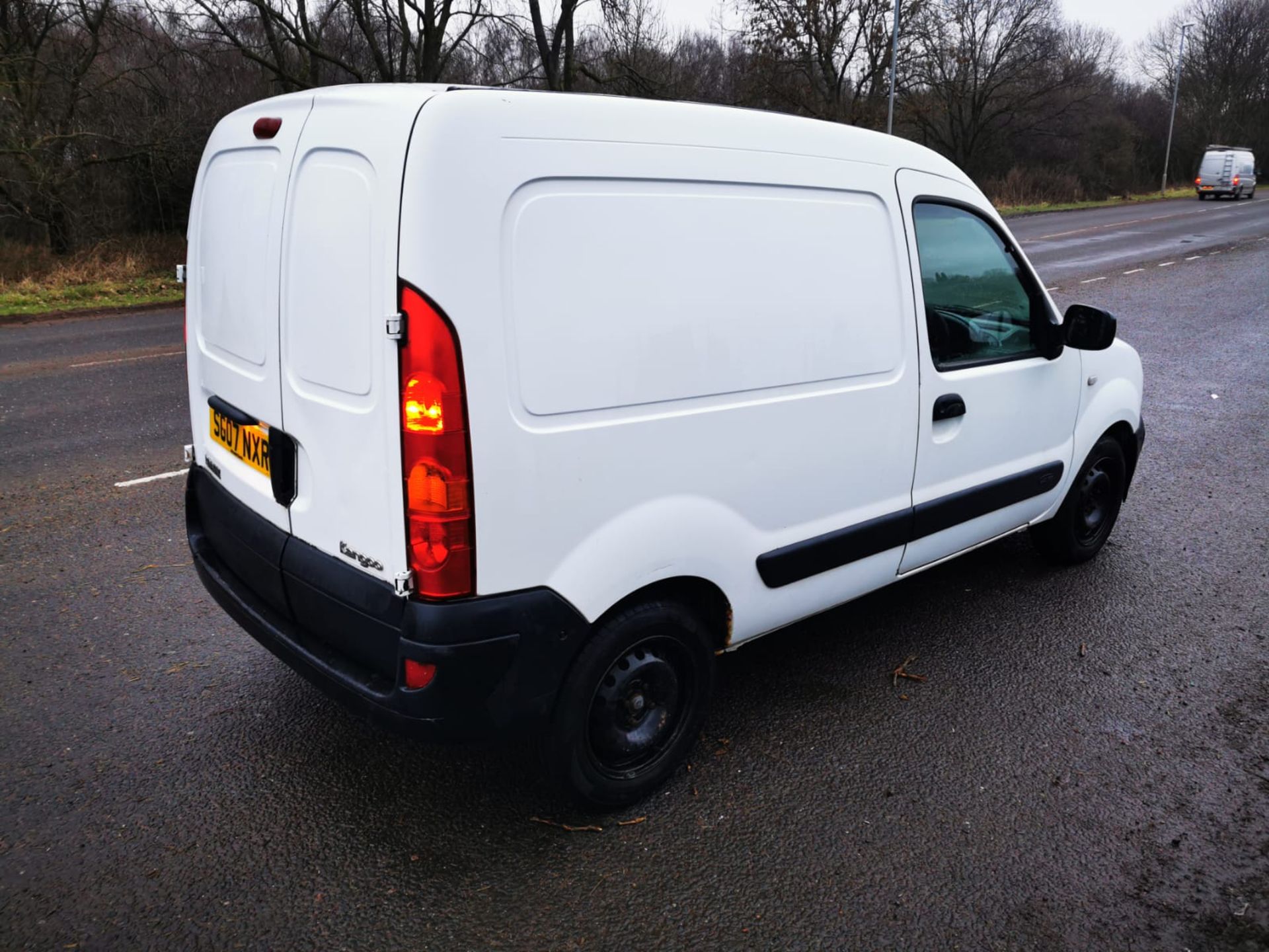 2007/07 REG RENAULT KANGOO SL17 DCI 70 1.5 DIESEL WHITE VAN, SHOWING 5 FORMER KEEPERS *NO VAT* - Image 6 of 17