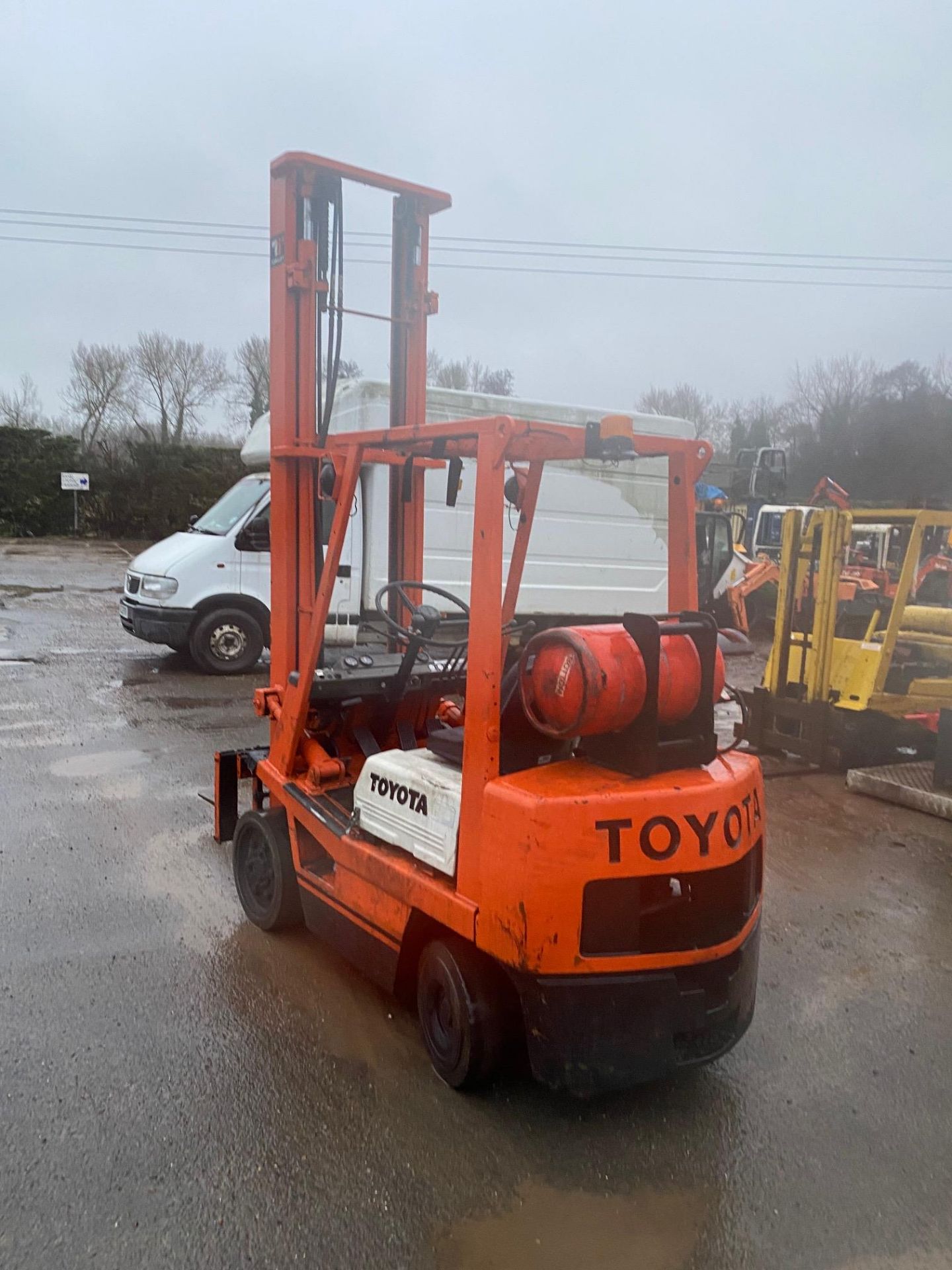 TOYOTA 2.5 TON LPG FORKLIFT, 4333 HOURS, NEW STARTER, BATTERY, ALTERNATOR, 5M LIFT HEIGHT *PLUS VAT* - Image 3 of 6