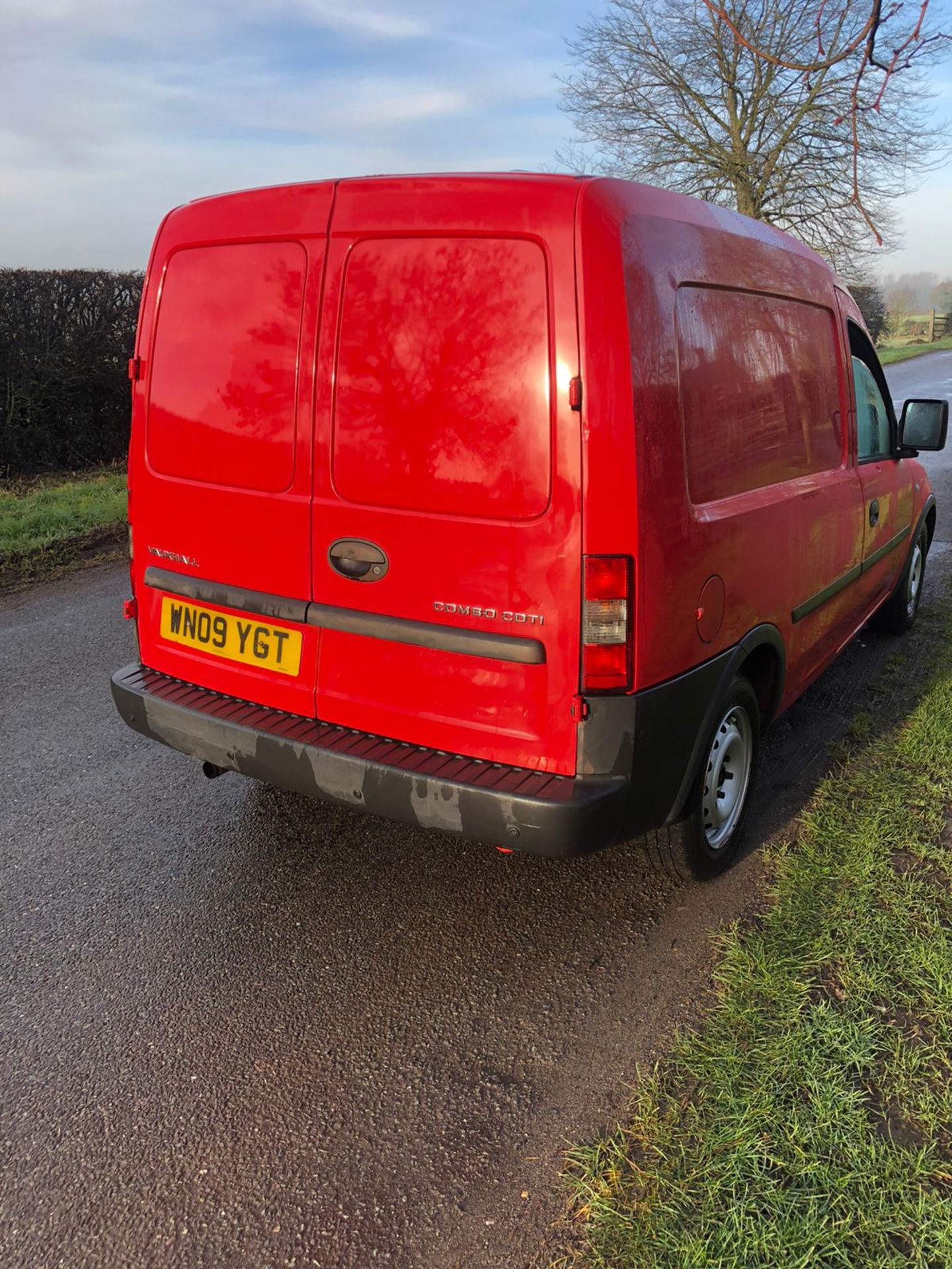 2009/09 REG VAUXHALL COMBO 1.25 DIESEL RED VAN, SHOWING 0 FORMER KEEPERS *NO VAT* - Image 5 of 8