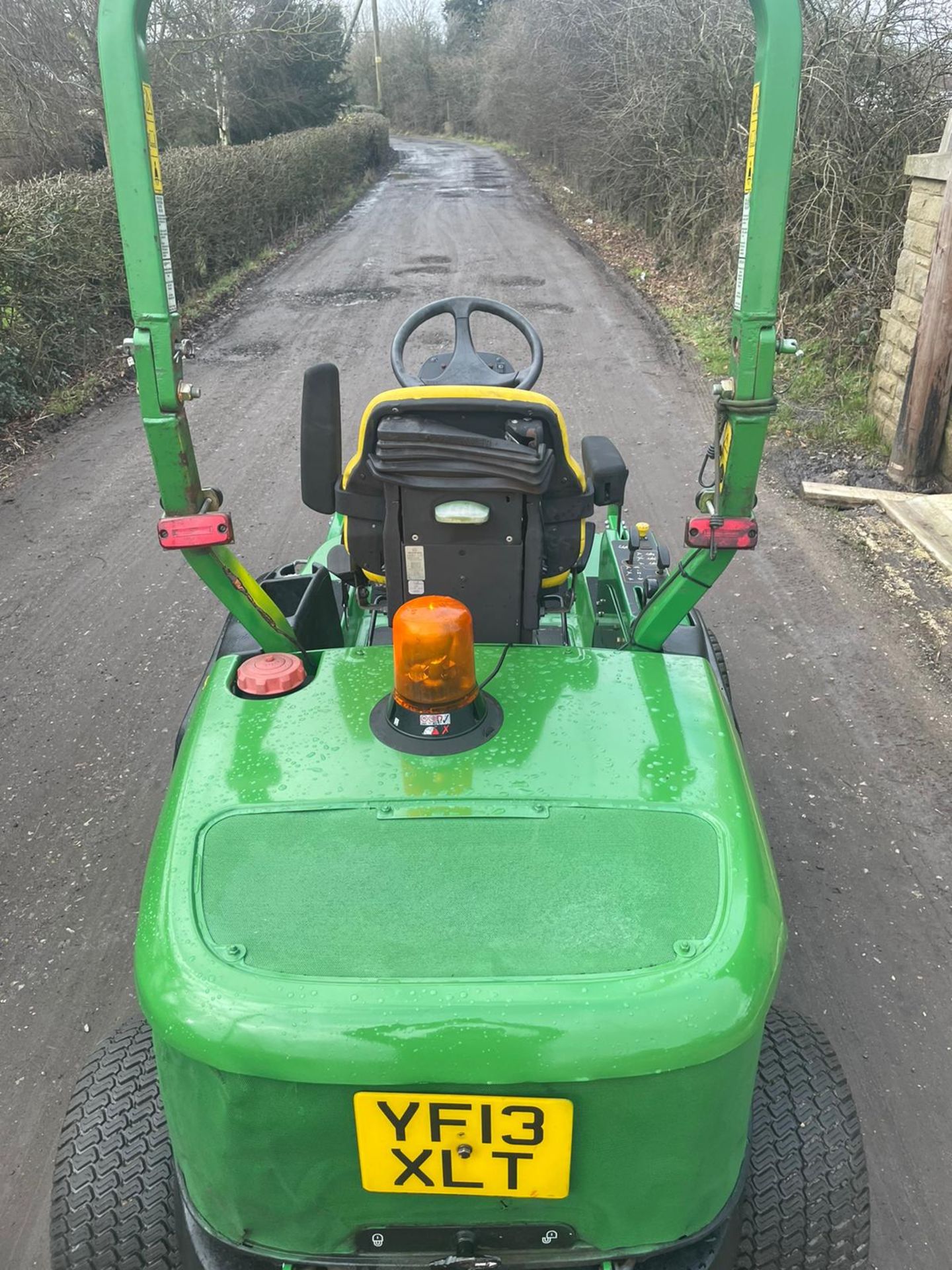 2013 JOHN DEERE 1545 RIDE ON LAWN MOWER, RUNS WORKS AND CUTS WELL *PLUS VAT* - Image 4 of 9