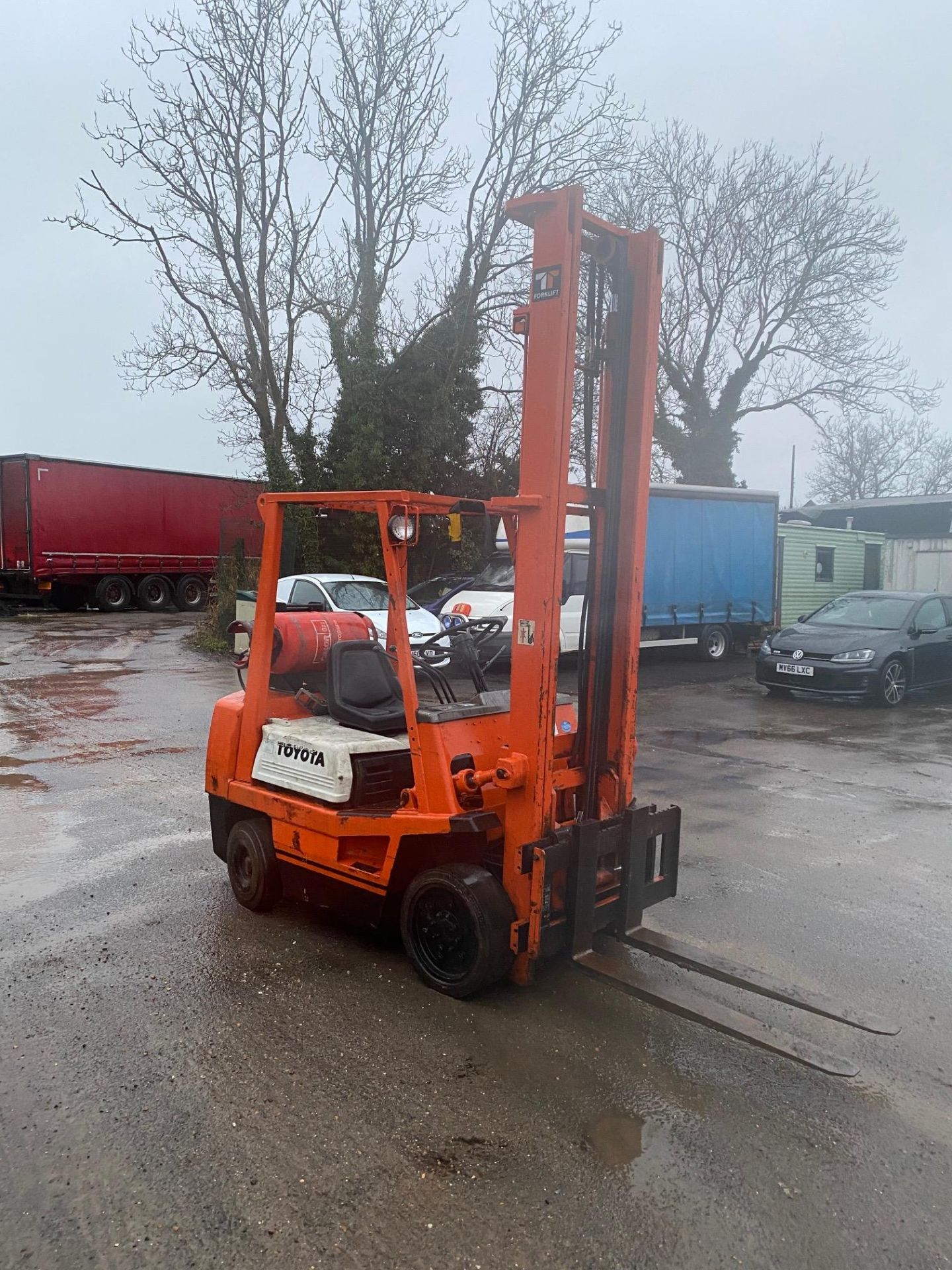 TOYOTA 2.5 TON LPG FORKLIFT, 4333 HOURS, NEW STARTER, BATTERY, ALTERNATOR, 5M LIFT HEIGHT *PLUS VAT*